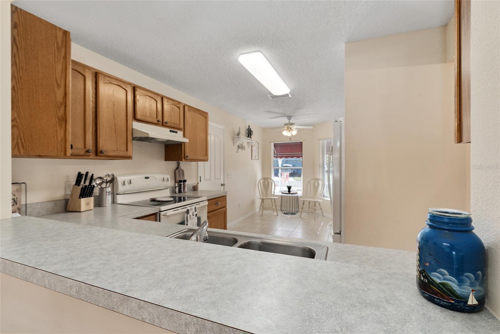 2715 LA POSADA DR