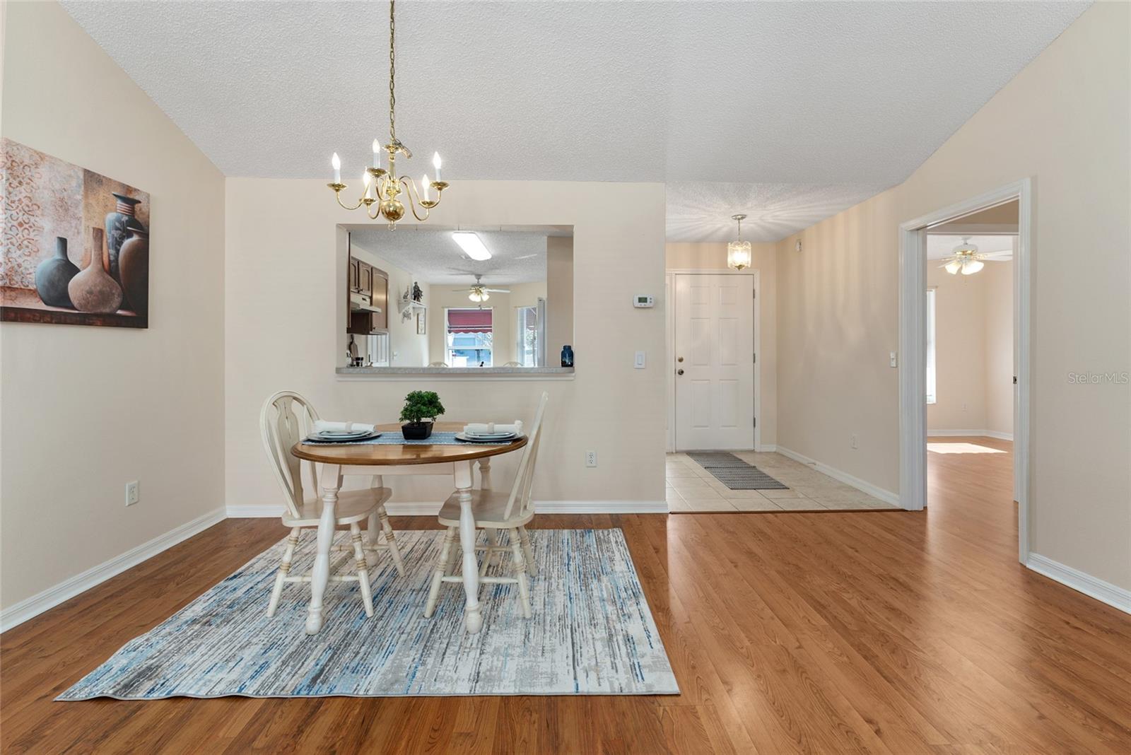 2715 LA POSADA DR