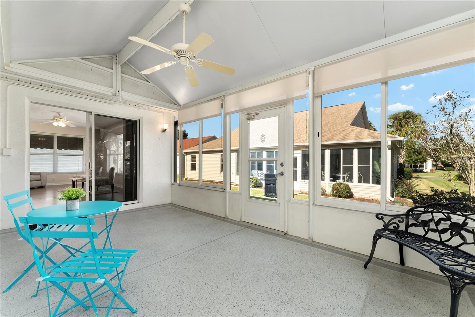 2715 LA POSADA DR