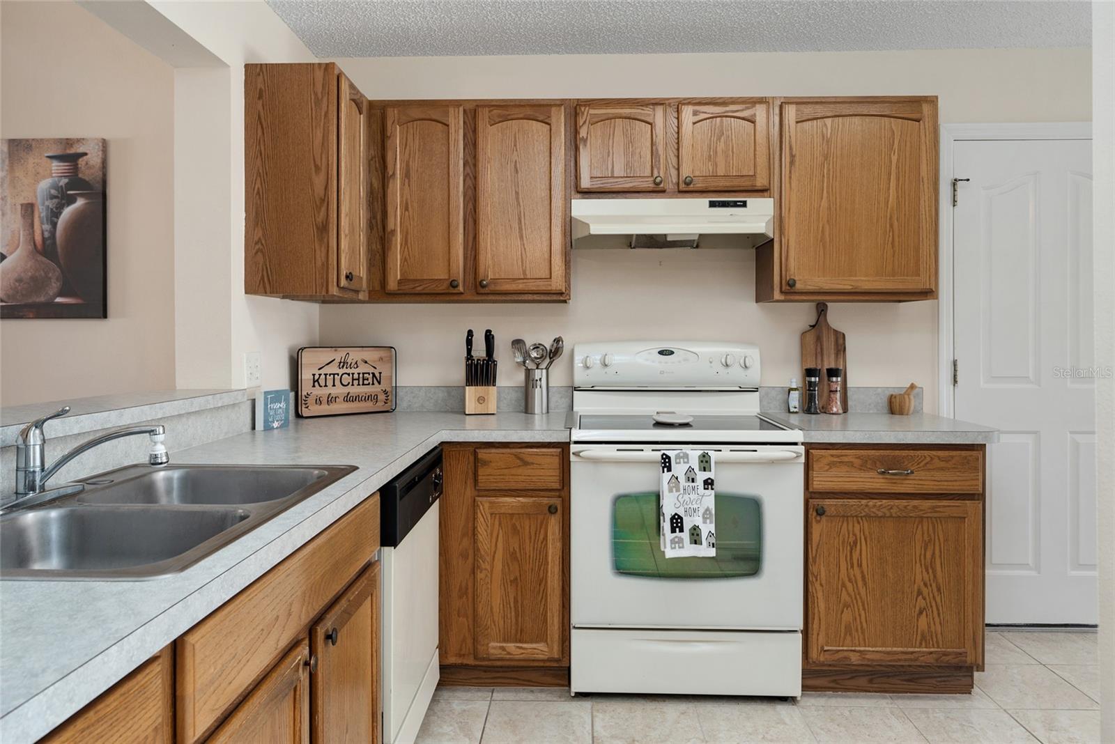2715 LA POSADA DR