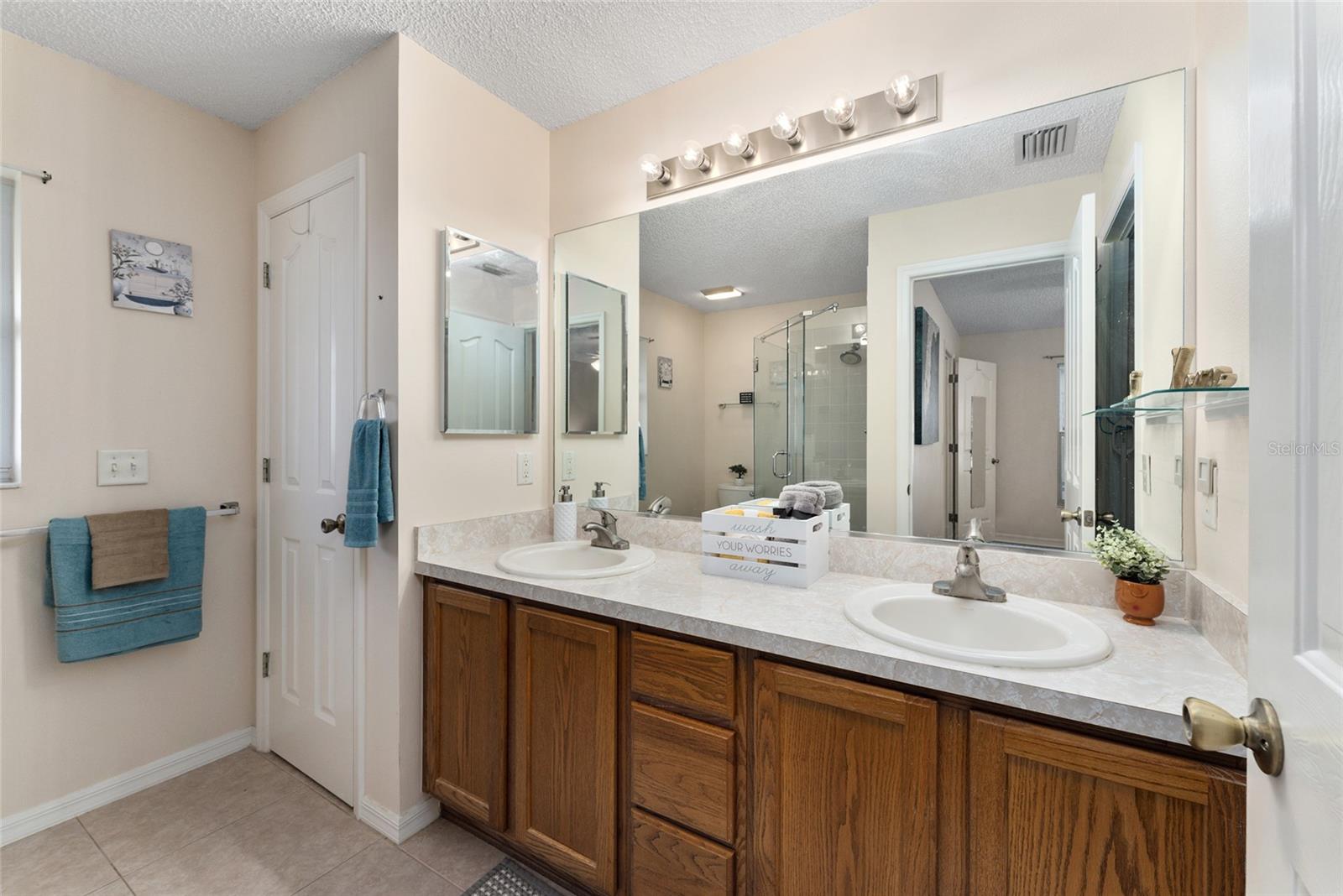 2715 LA POSADA DR