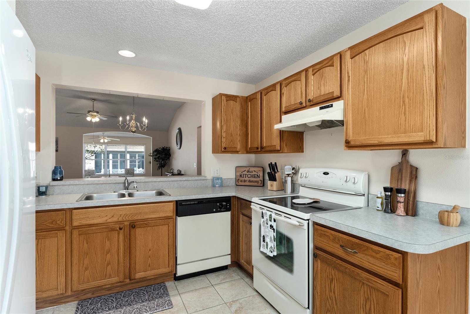 2715 LA POSADA DR