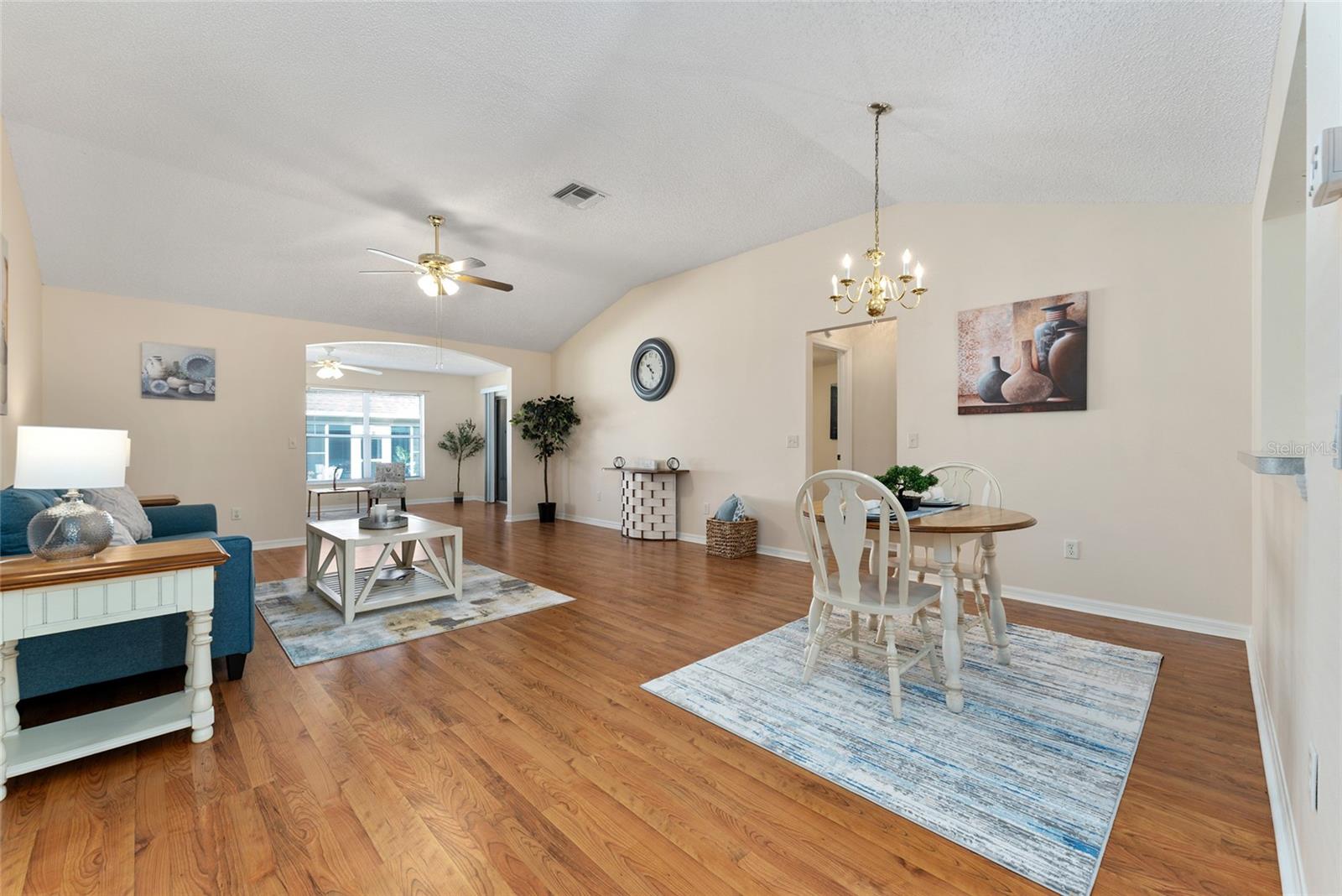 2715 LA POSADA DR