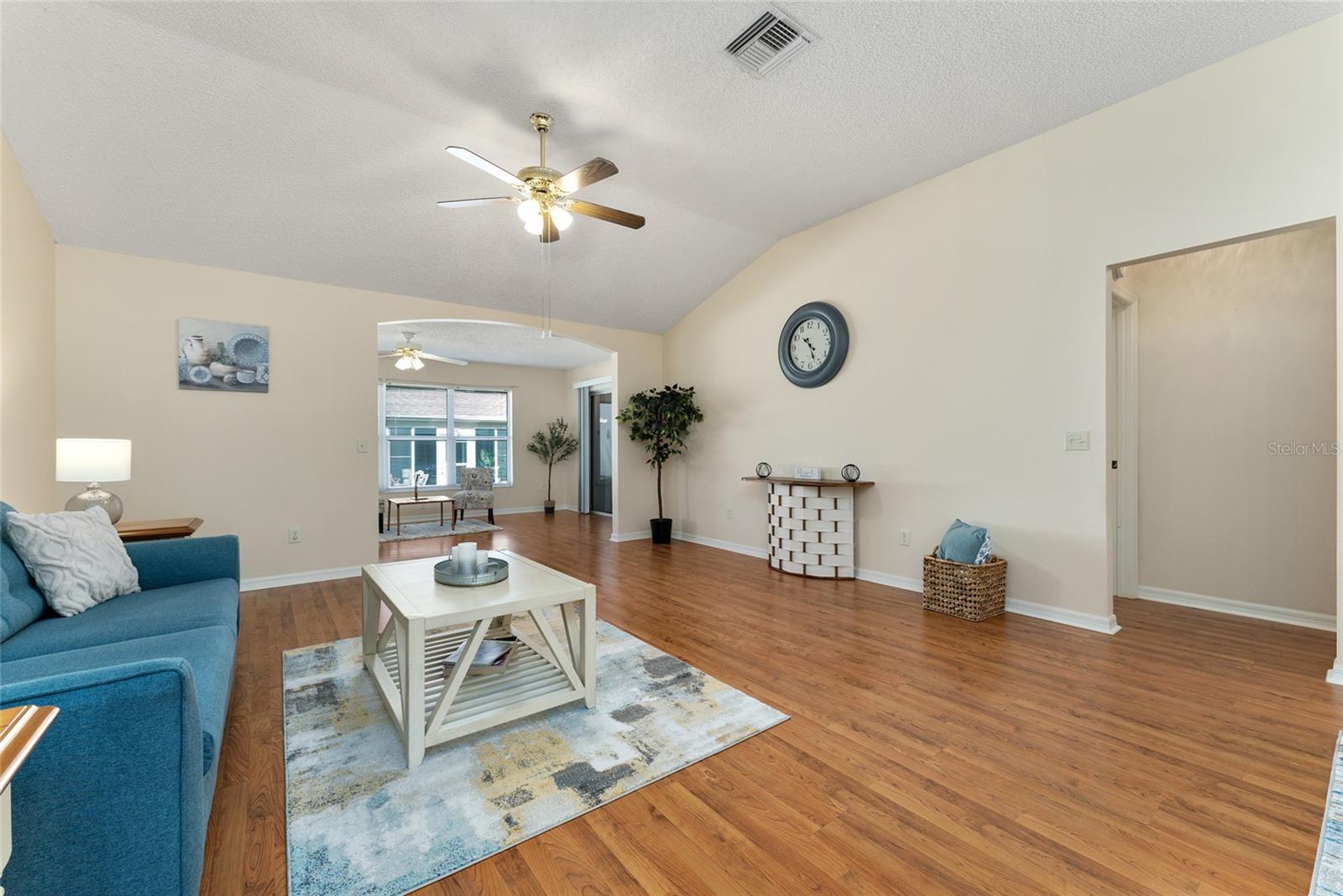 2715 LA POSADA DR