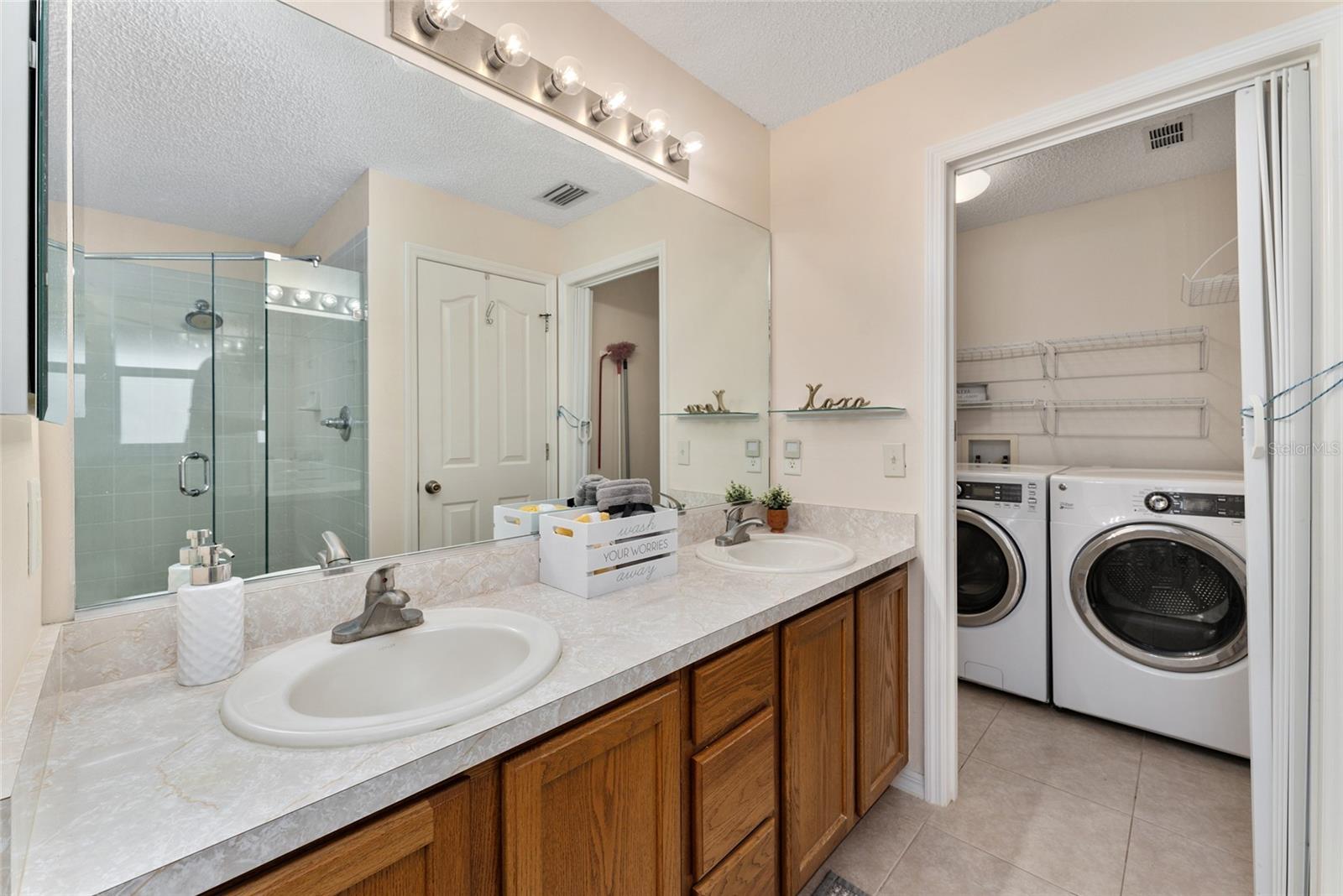 2715 LA POSADA DR