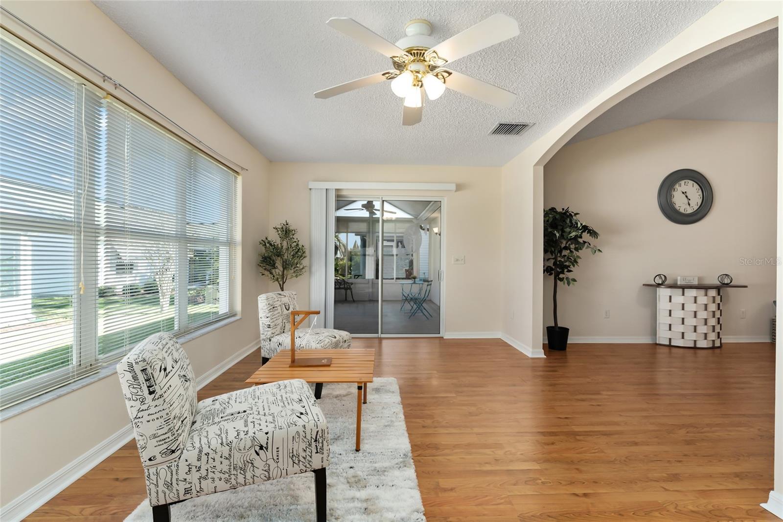 2715 LA POSADA DR