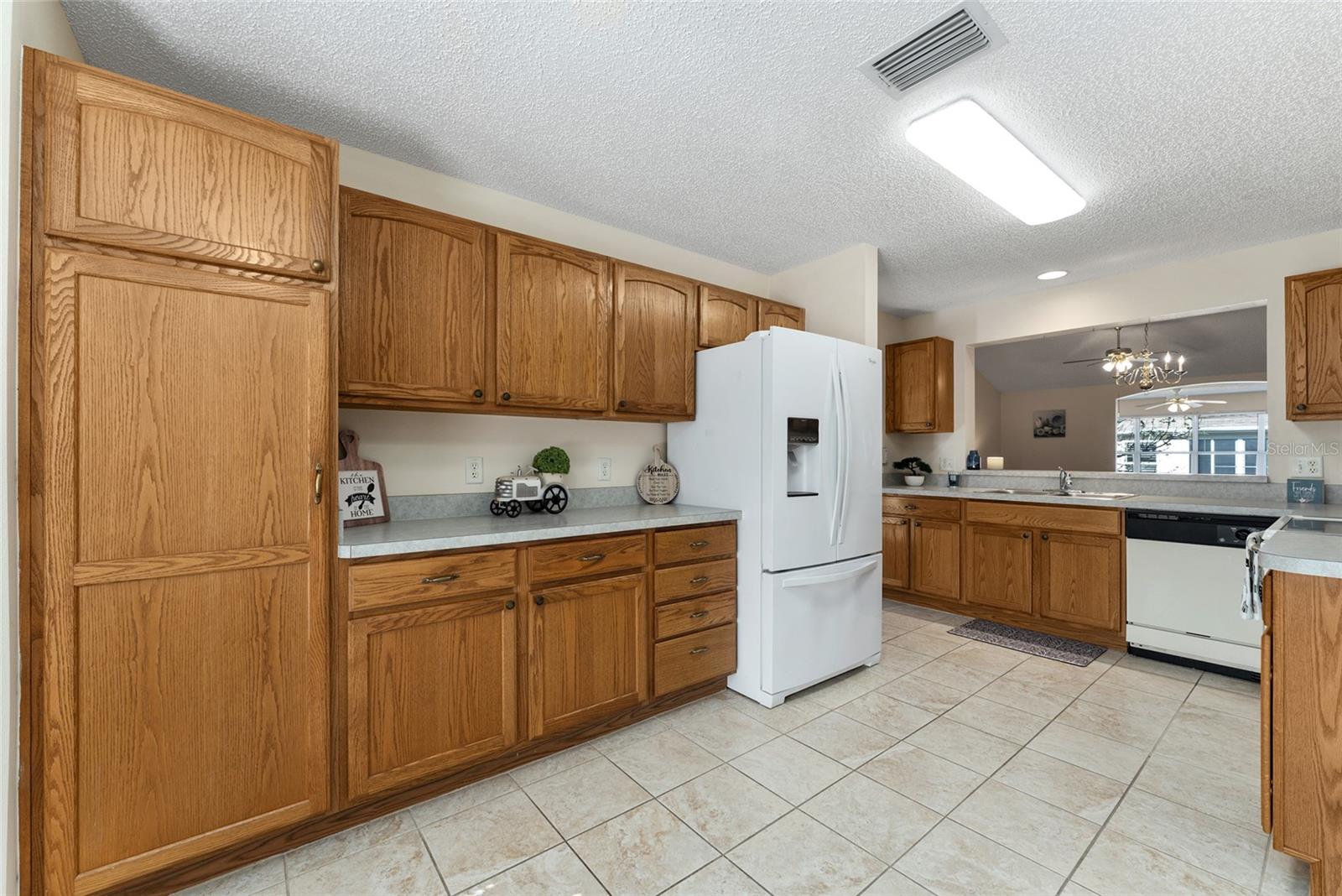 2715 LA POSADA DR