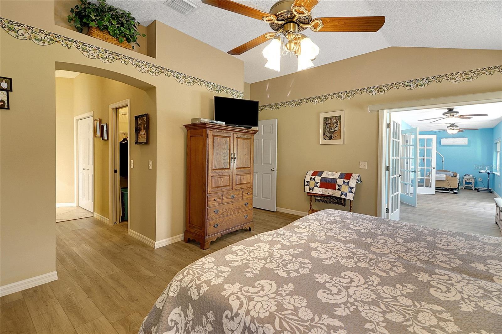 2127 BARBOSA CT