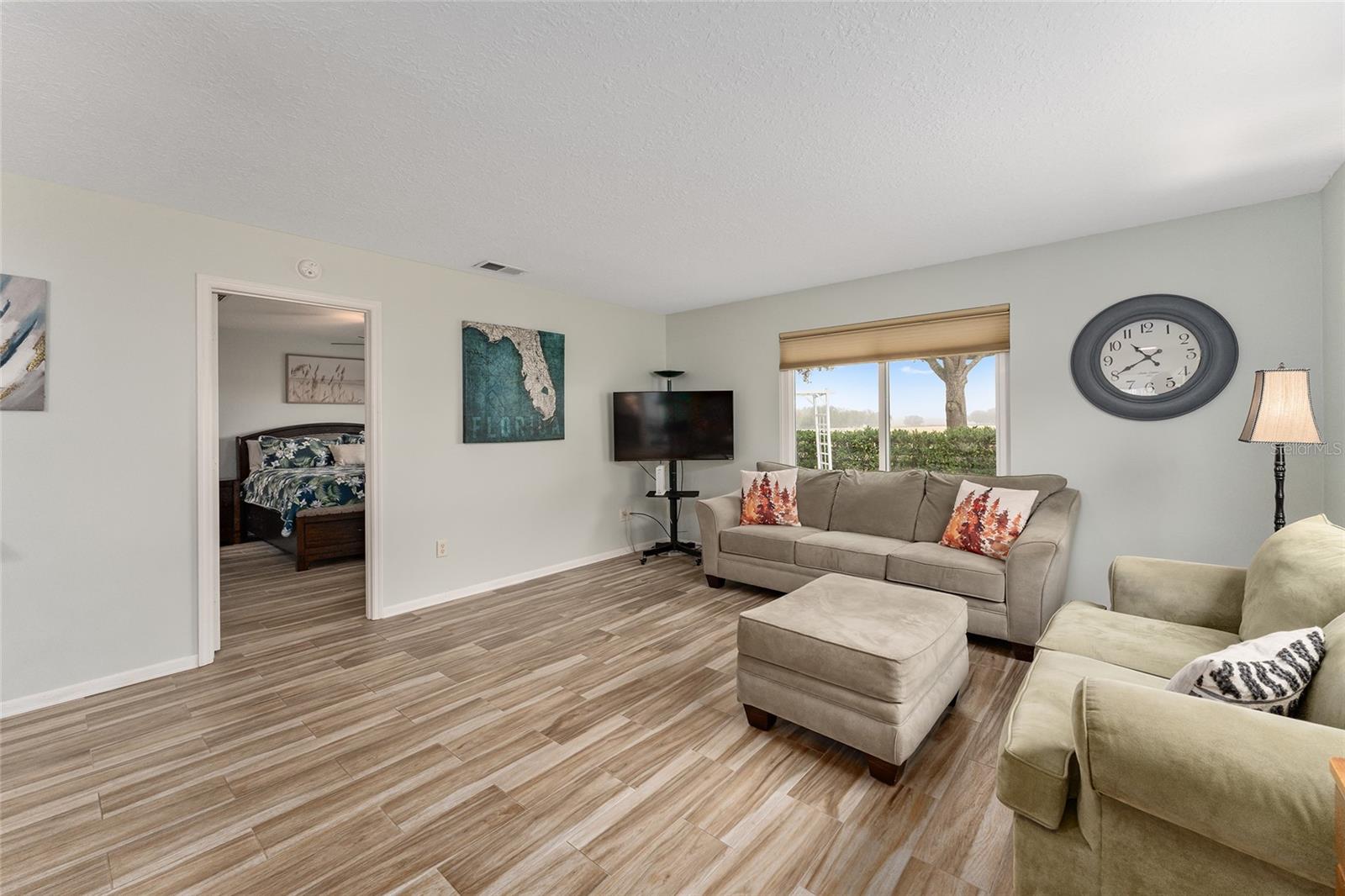 2821 BARBOZA DR