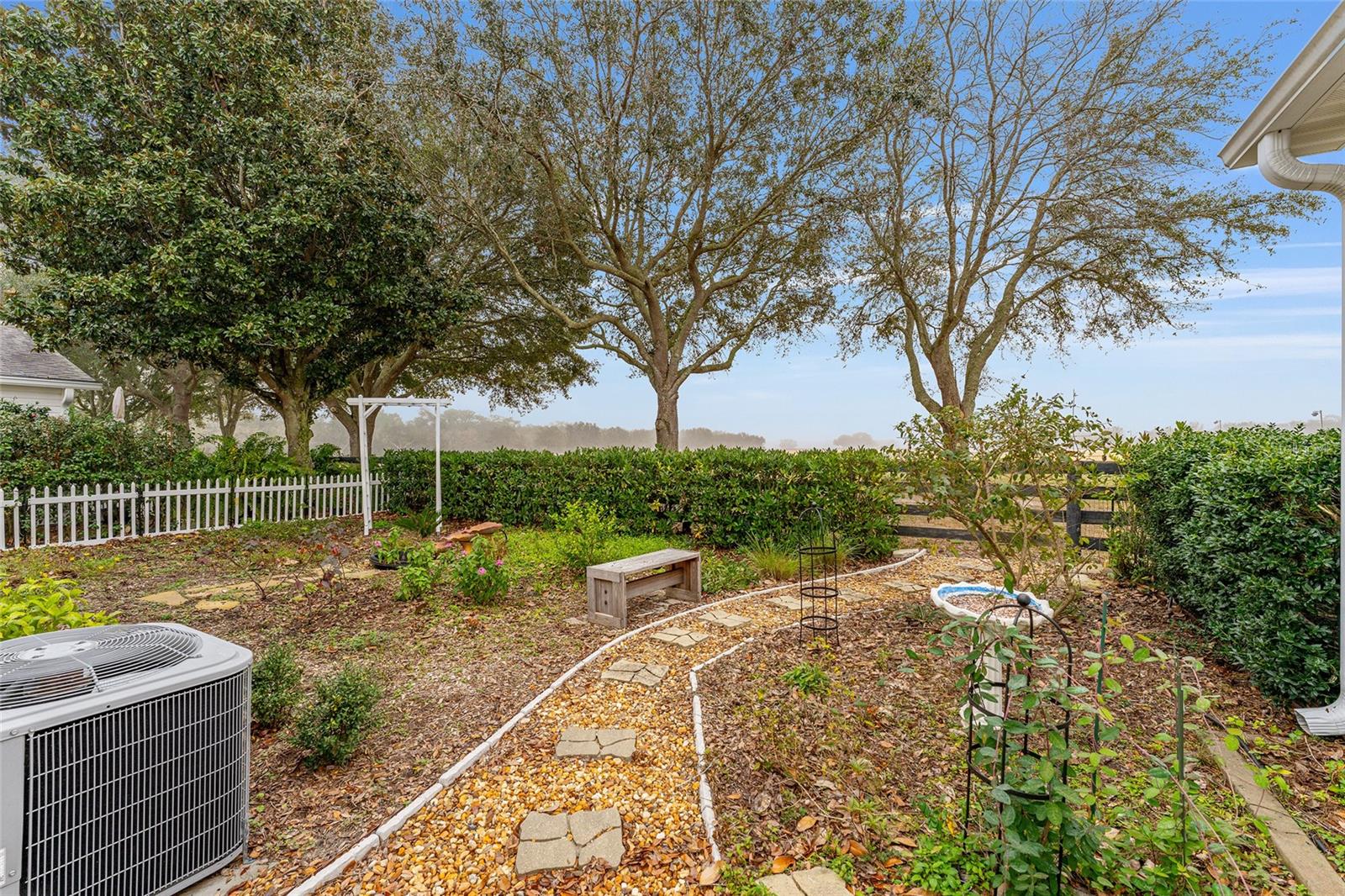 2821 BARBOZA DR