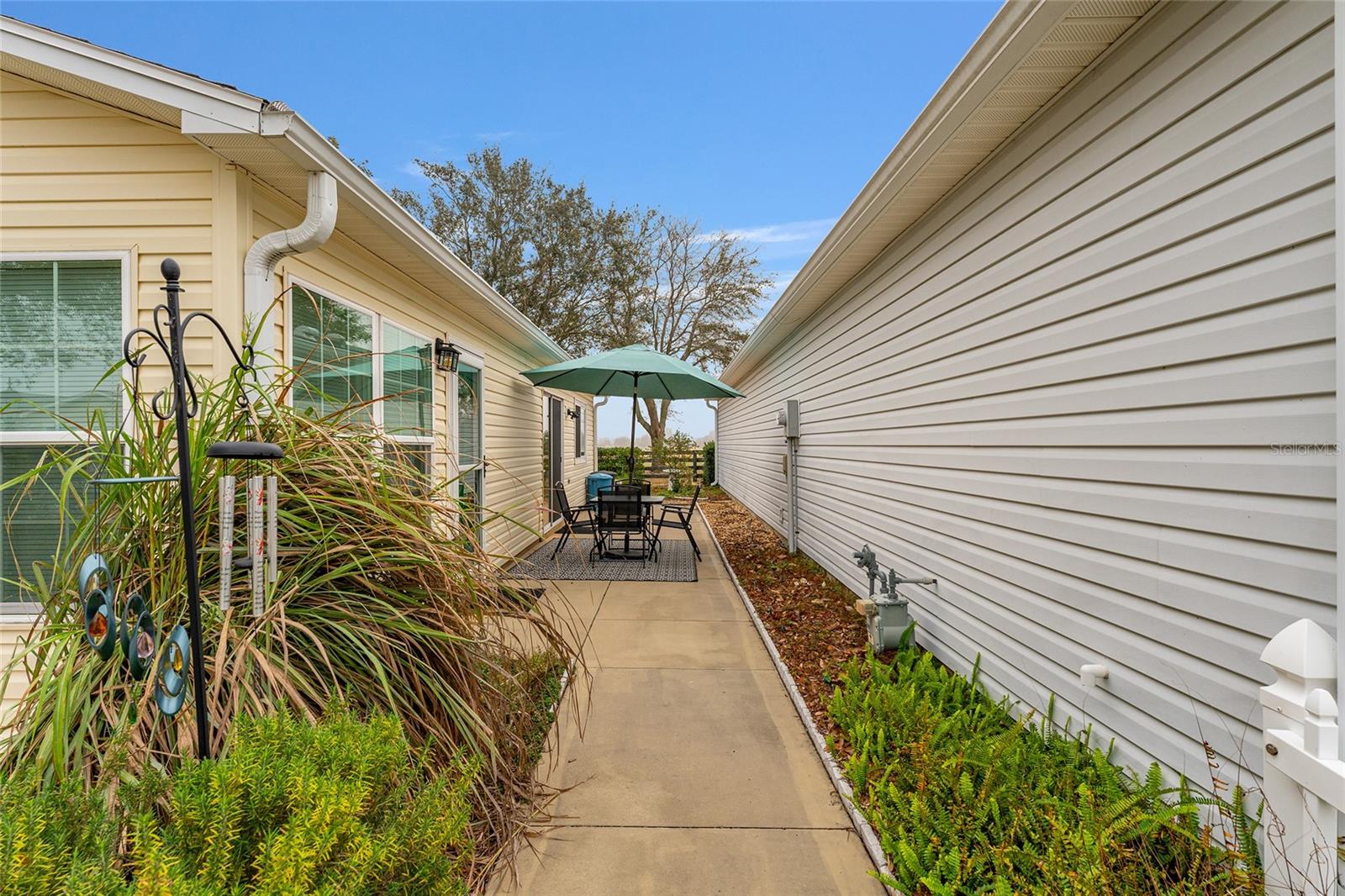 2821 BARBOZA DR