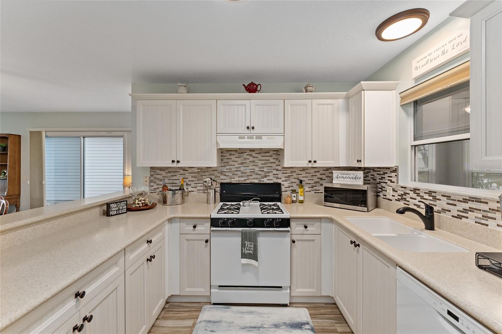 2821 BARBOZA DR