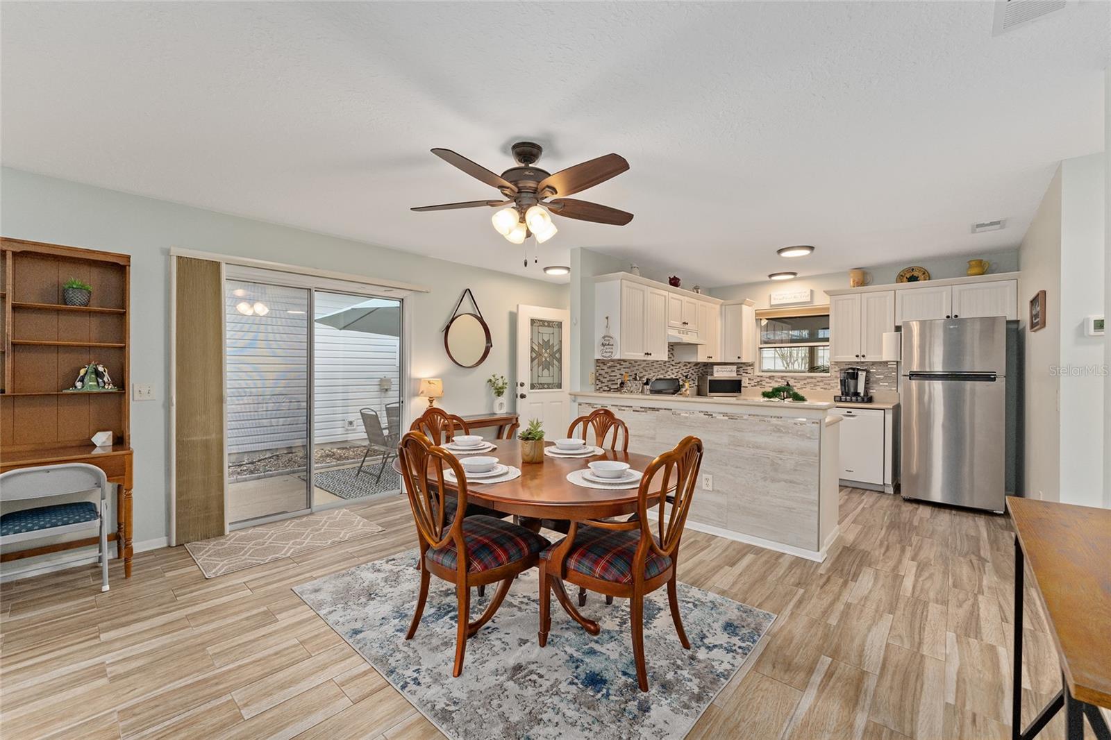 2821 BARBOZA DR