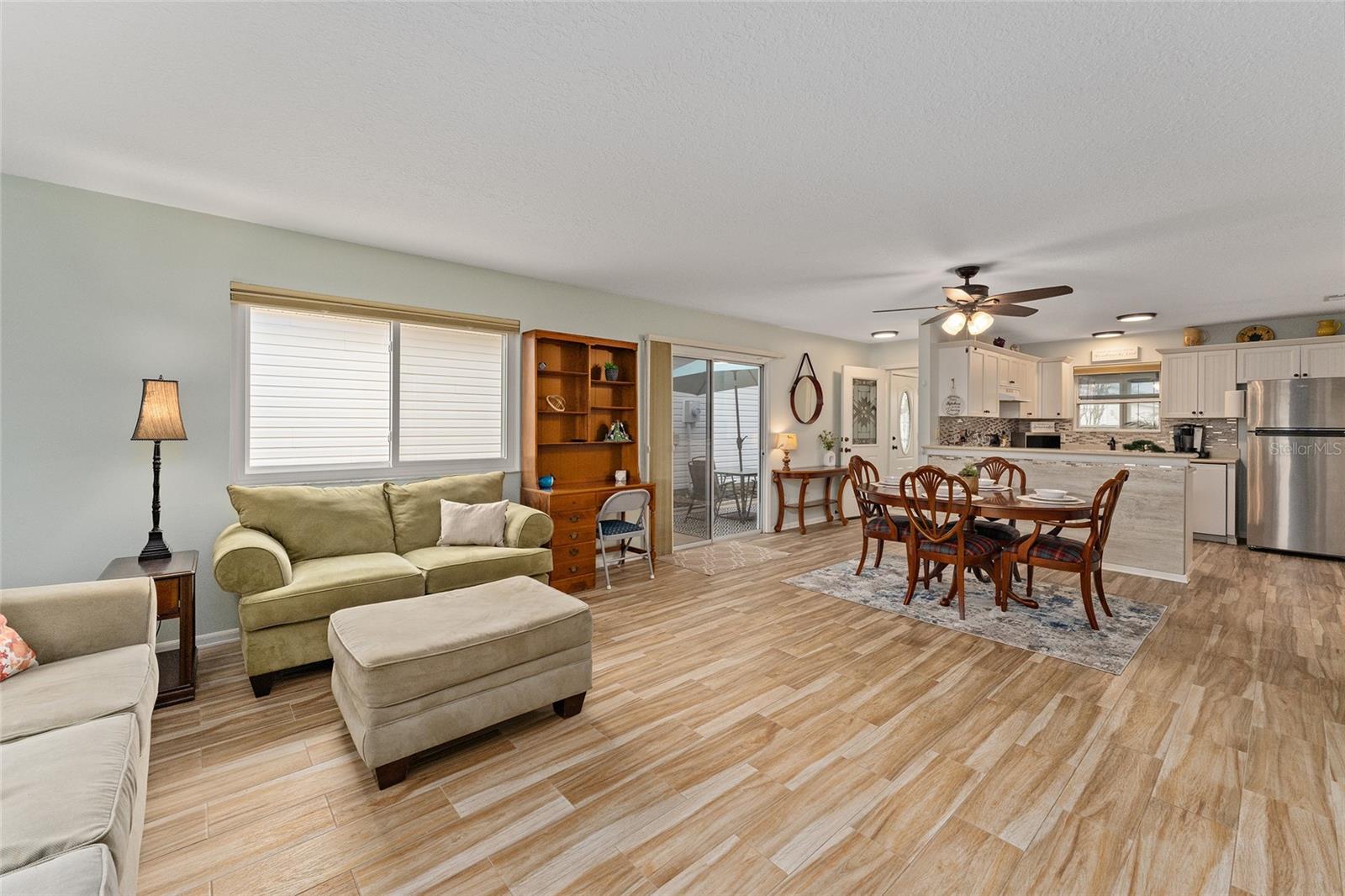 2821 BARBOZA DR