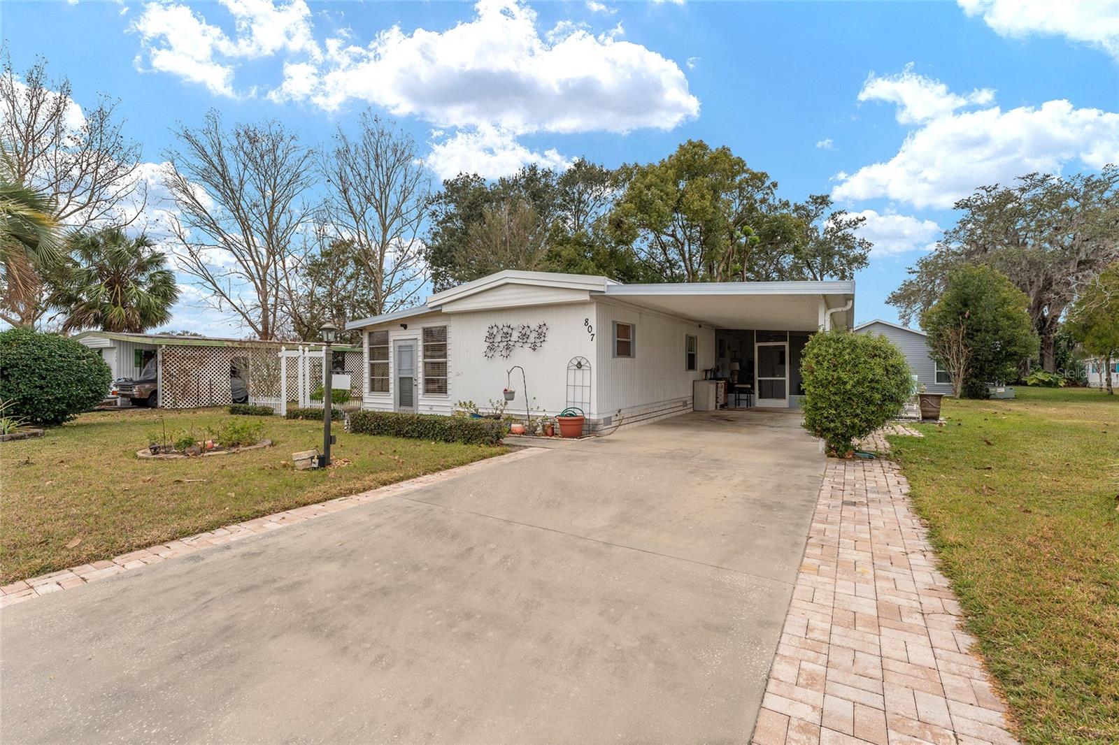 807 MAPLE LN