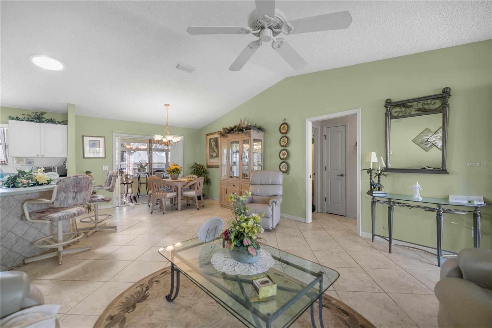 2738 PRIVADA DR