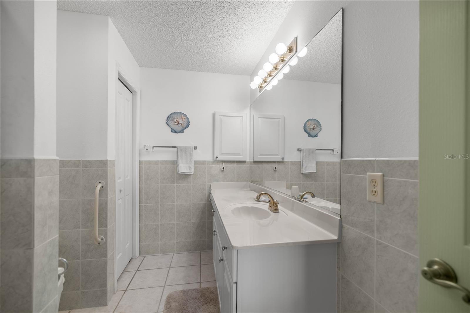 2738 PRIVADA DR