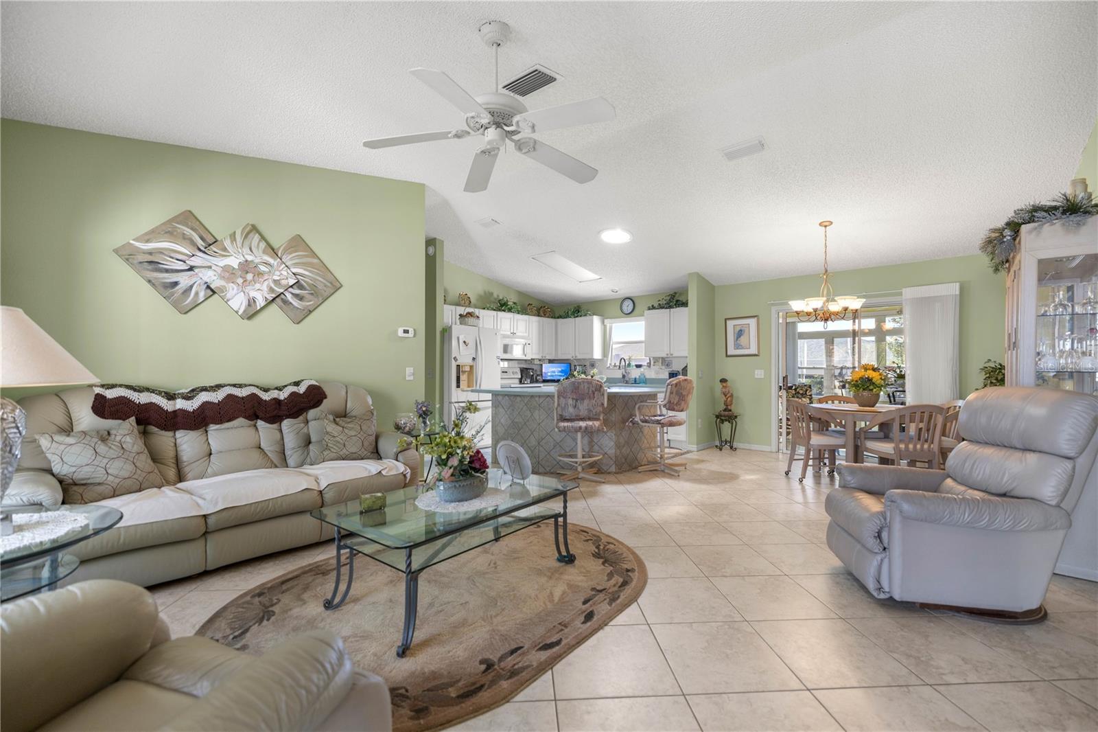 2738 PRIVADA DR