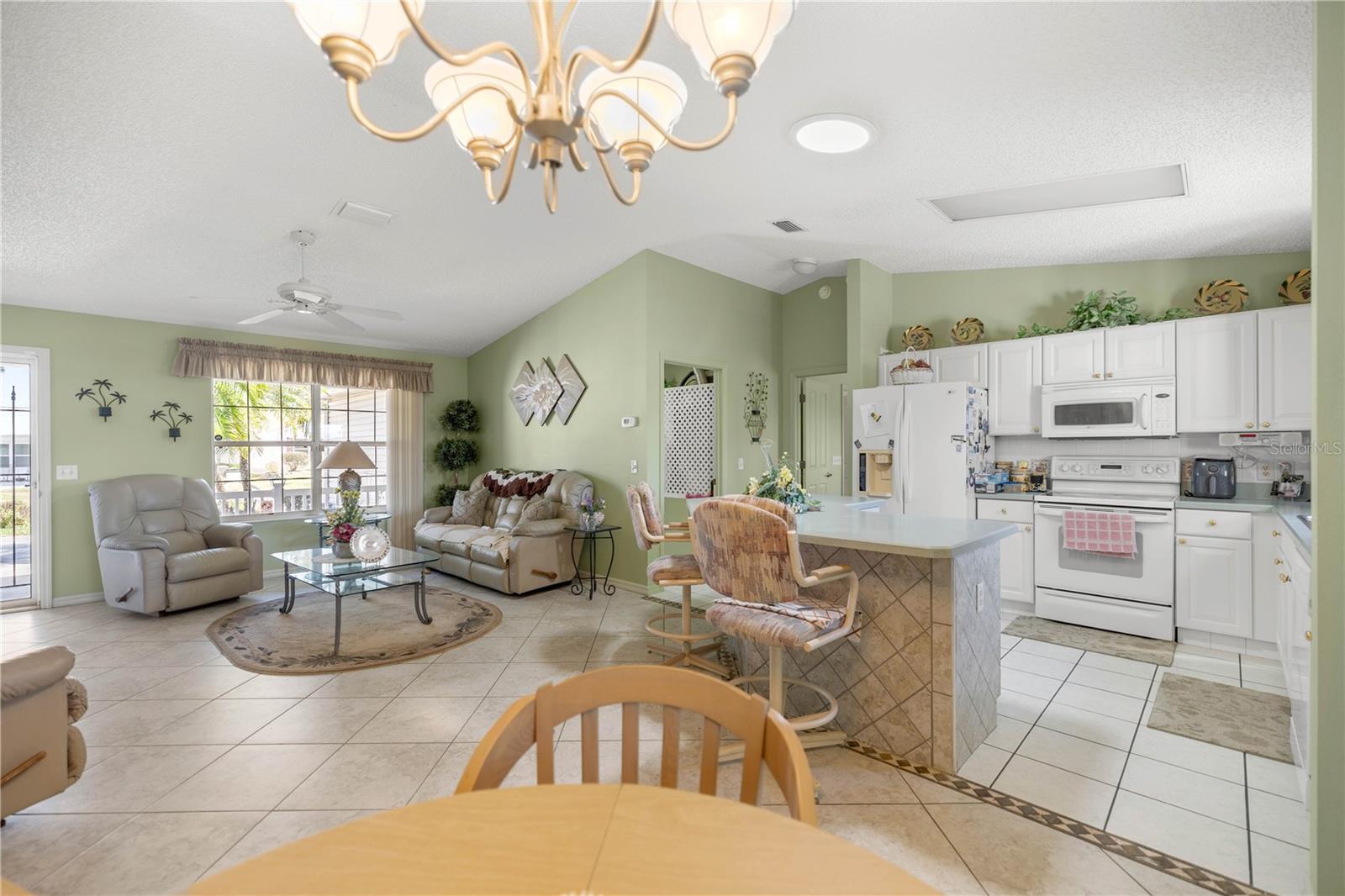 2738 PRIVADA DR