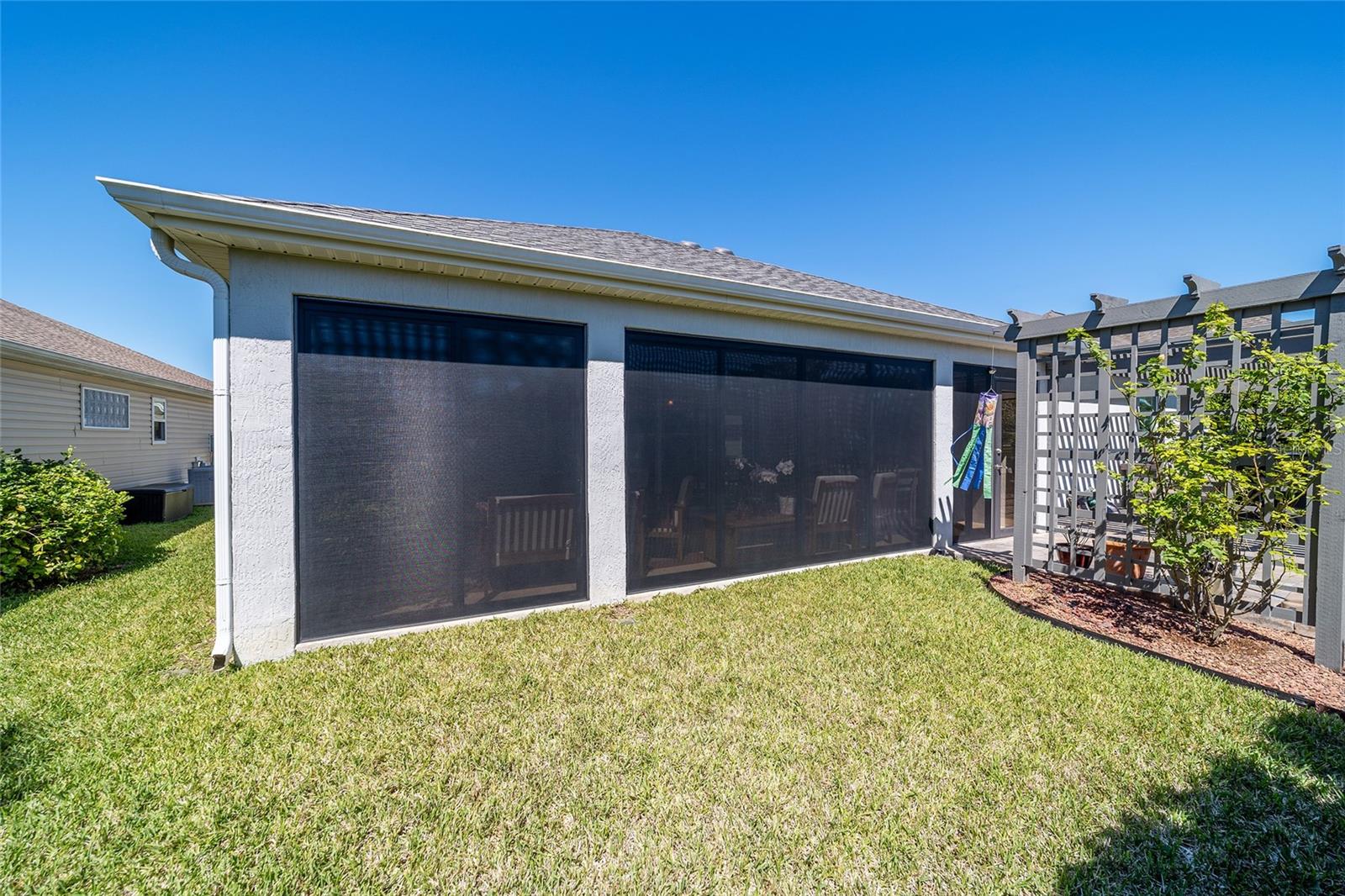 6083 DELPHINA LOOP