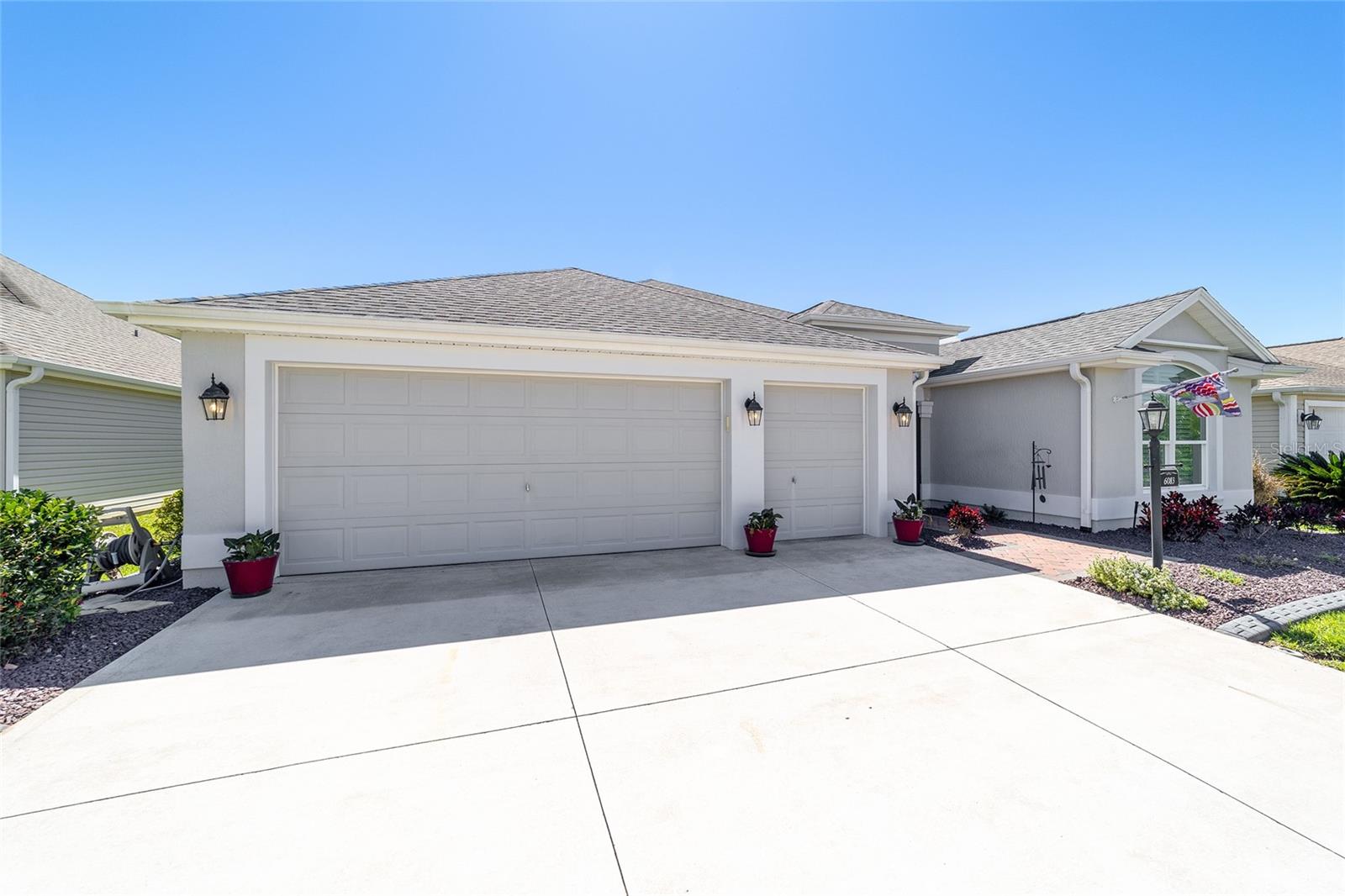6083 DELPHINA LOOP
