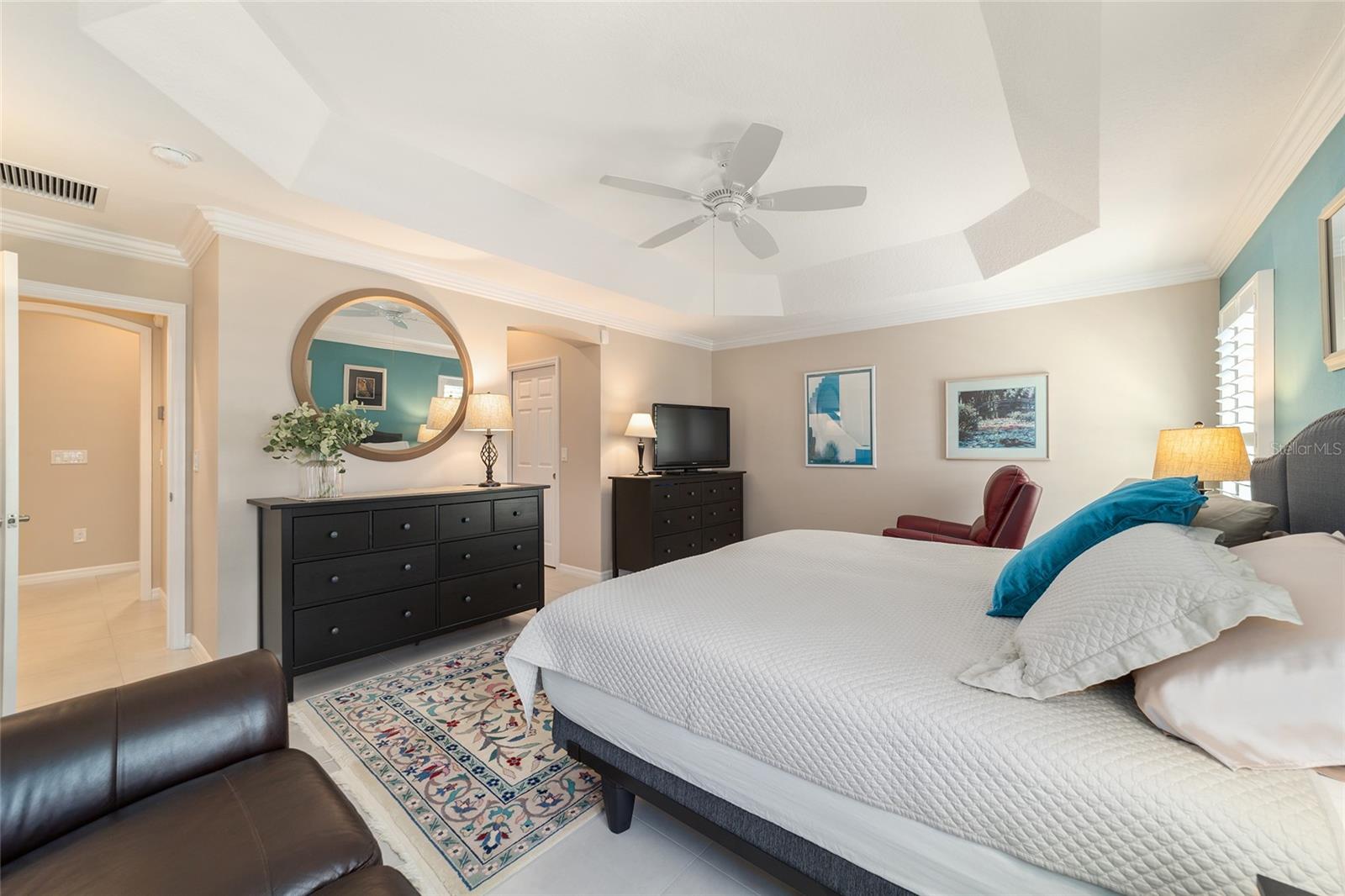6083 DELPHINA LOOP