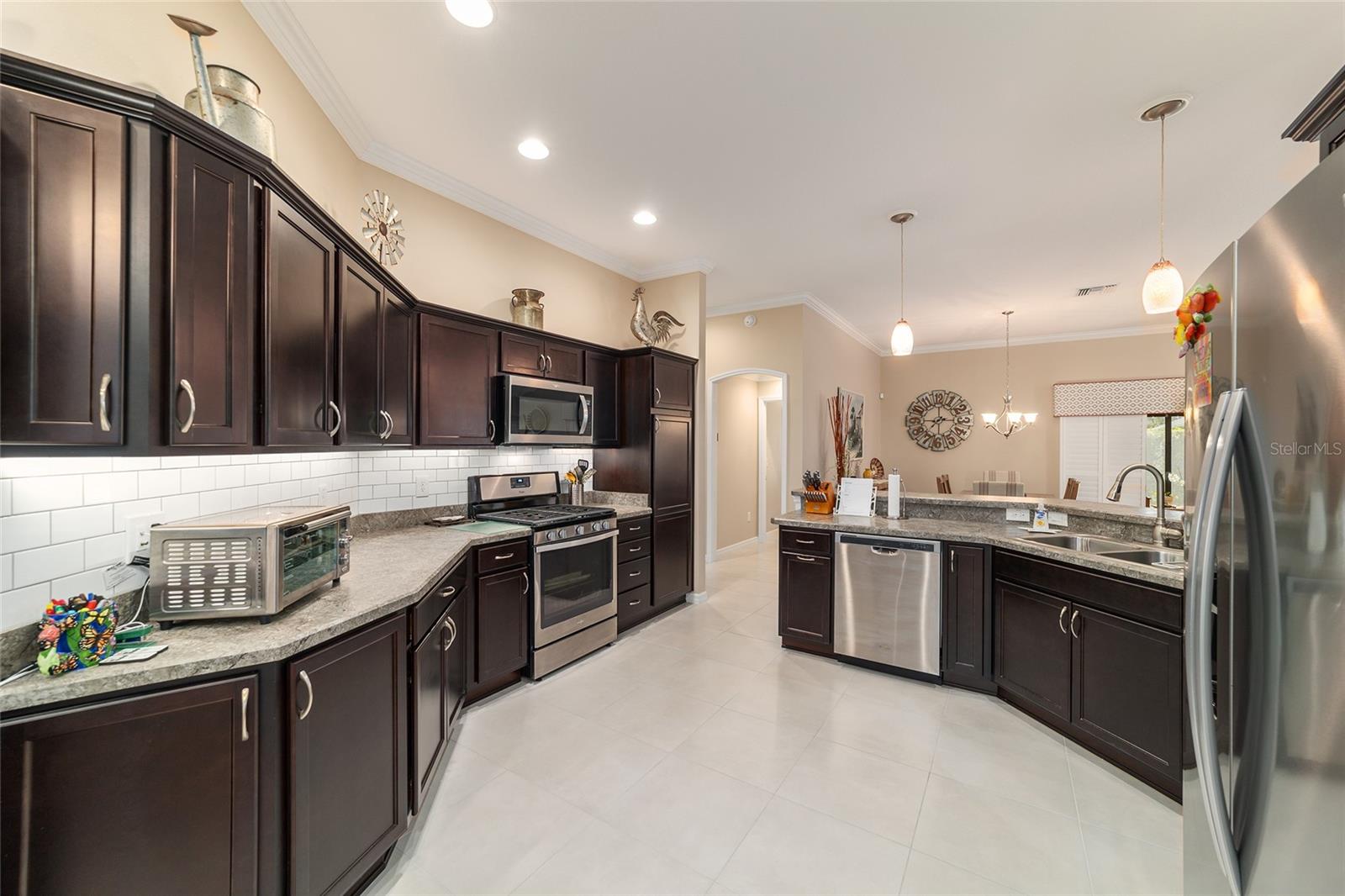 6083 DELPHINA LOOP