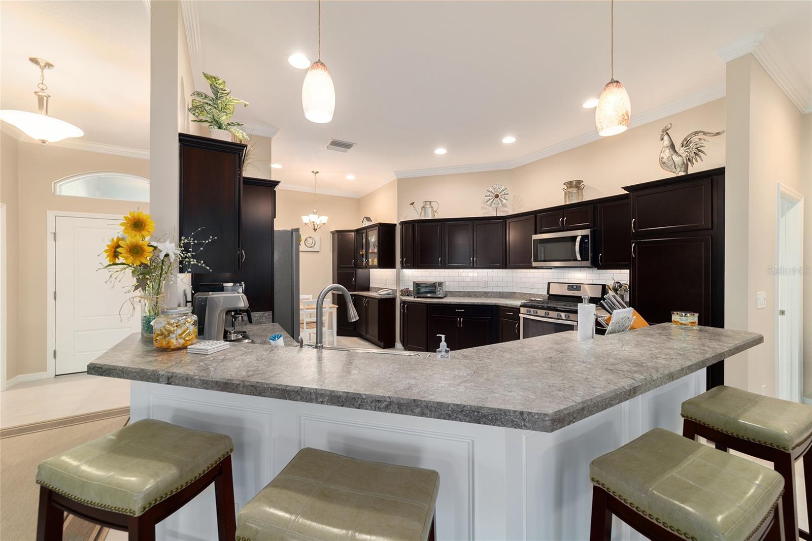 6083 DELPHINA LOOP