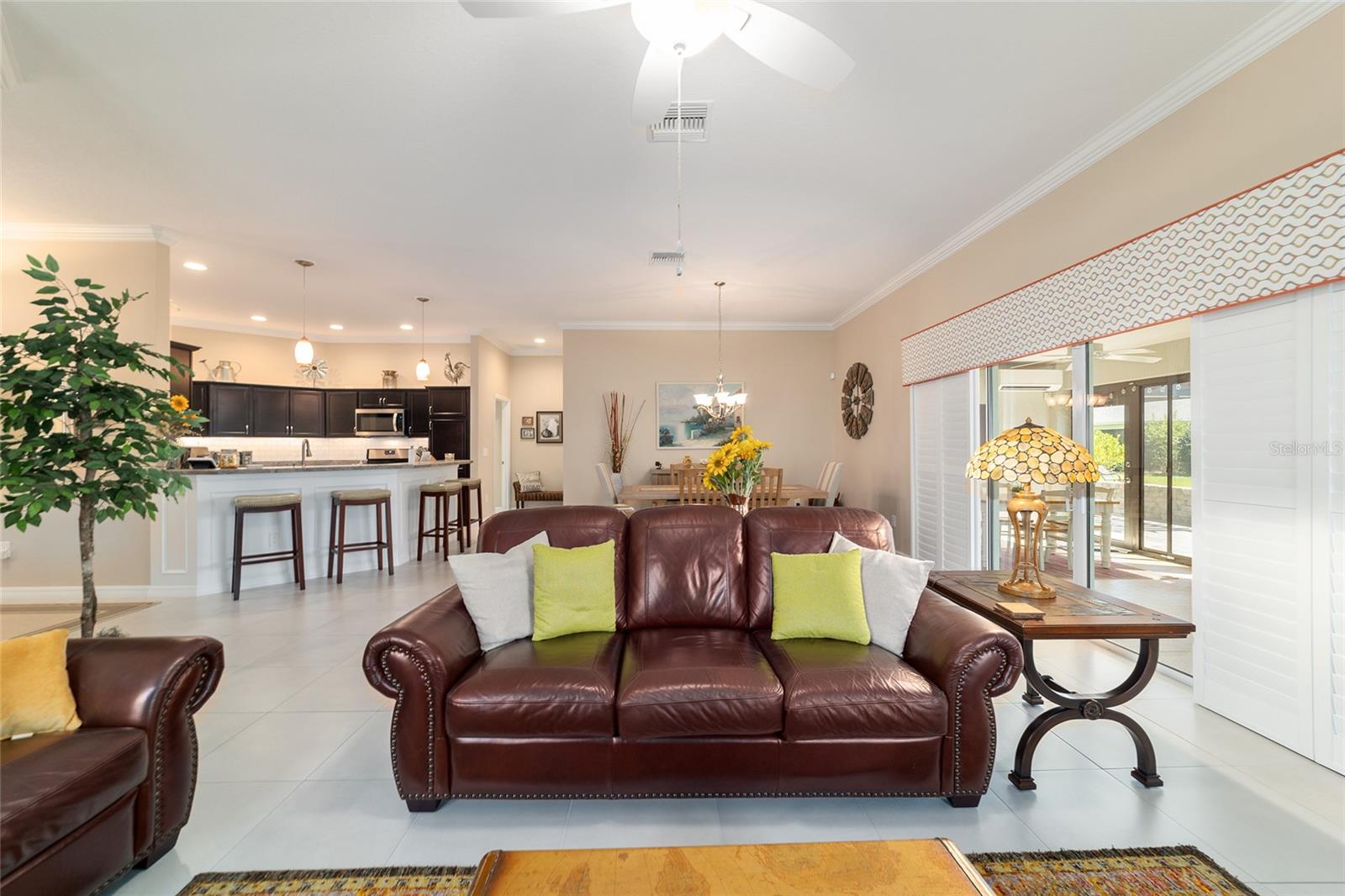 6083 DELPHINA LOOP