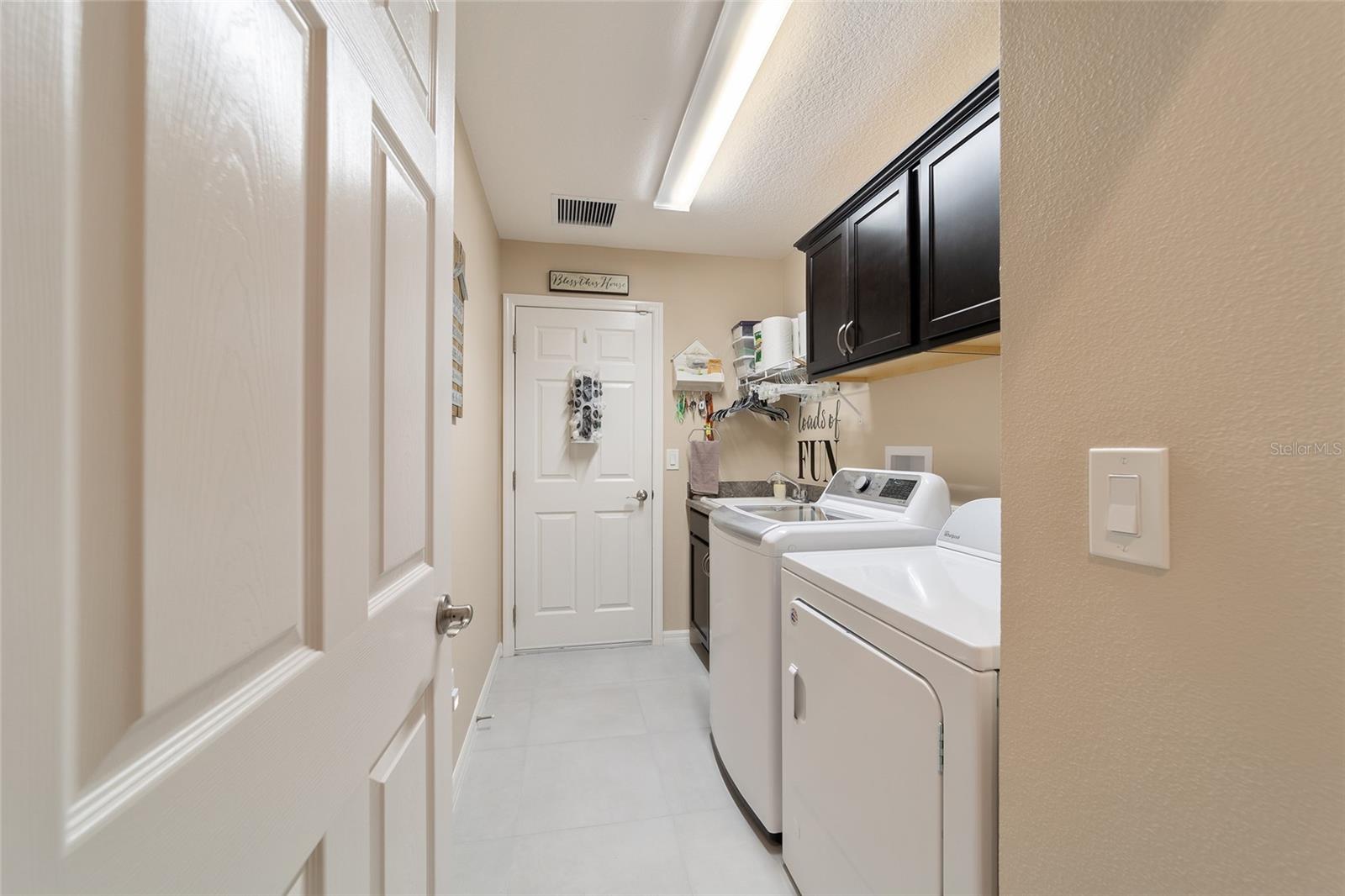 6083 DELPHINA LOOP