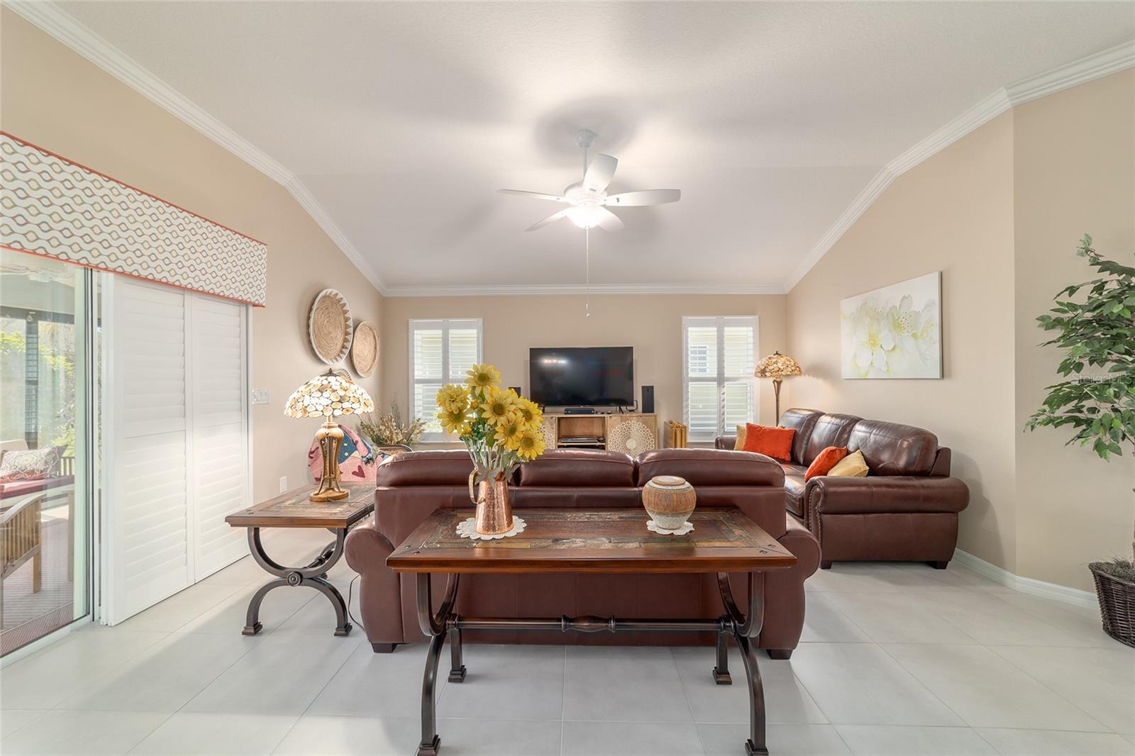 6083 DELPHINA LOOP
