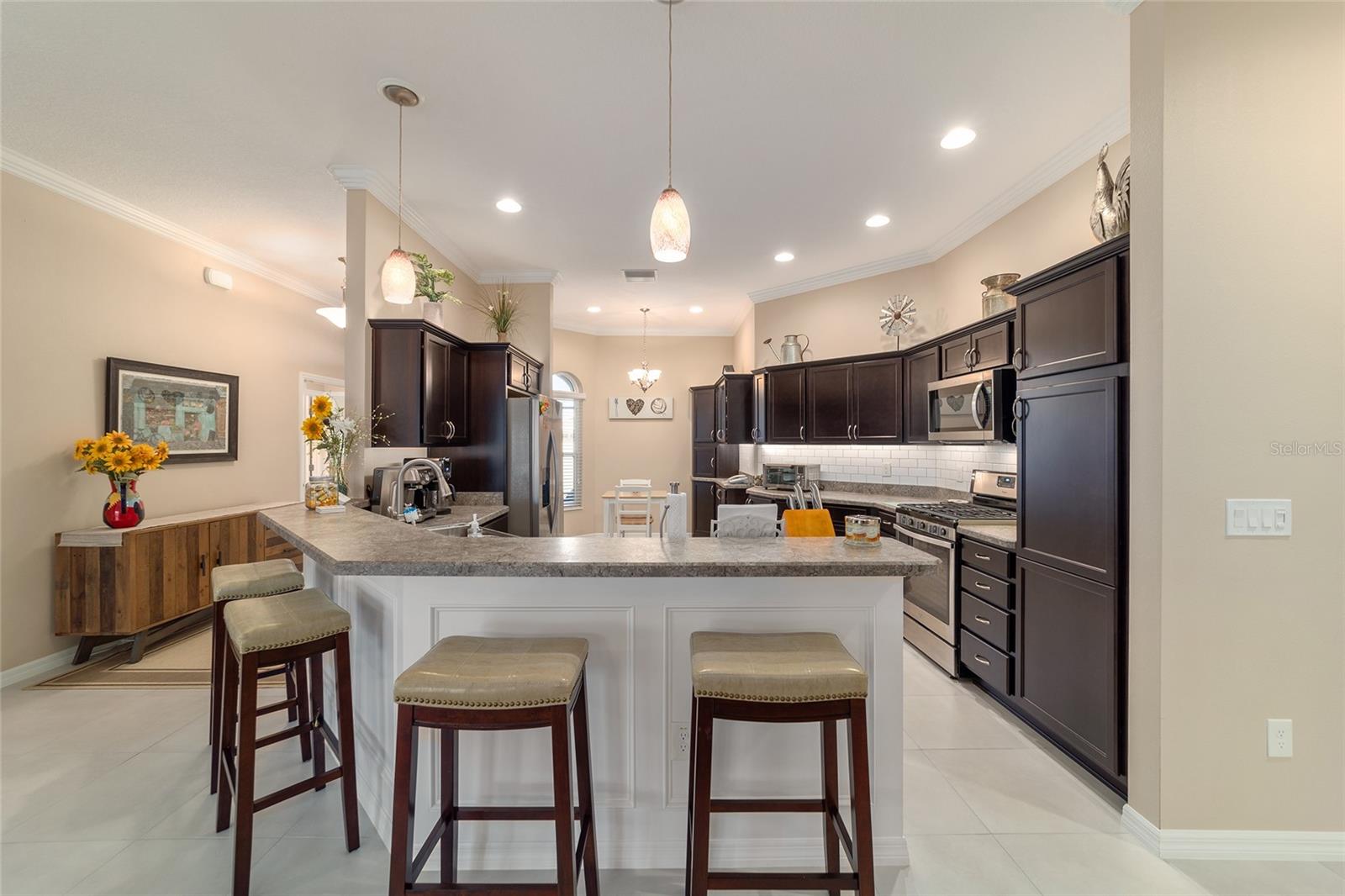 6083 DELPHINA LOOP