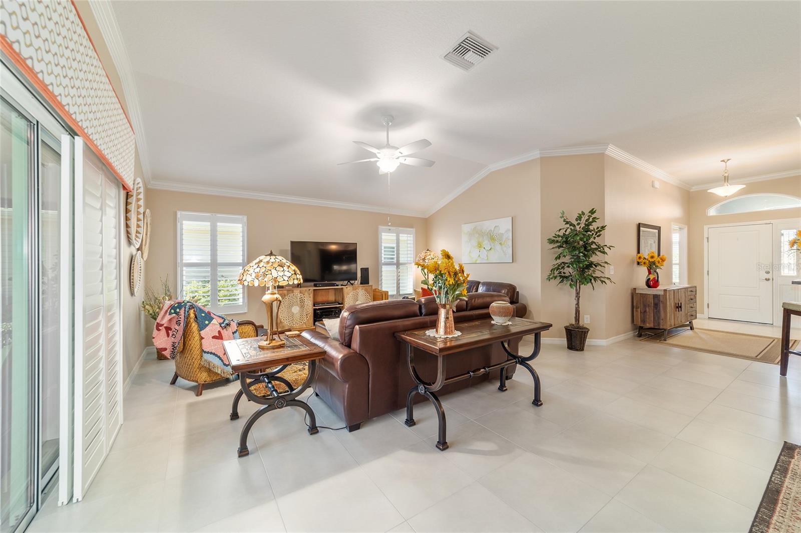 6083 DELPHINA LOOP