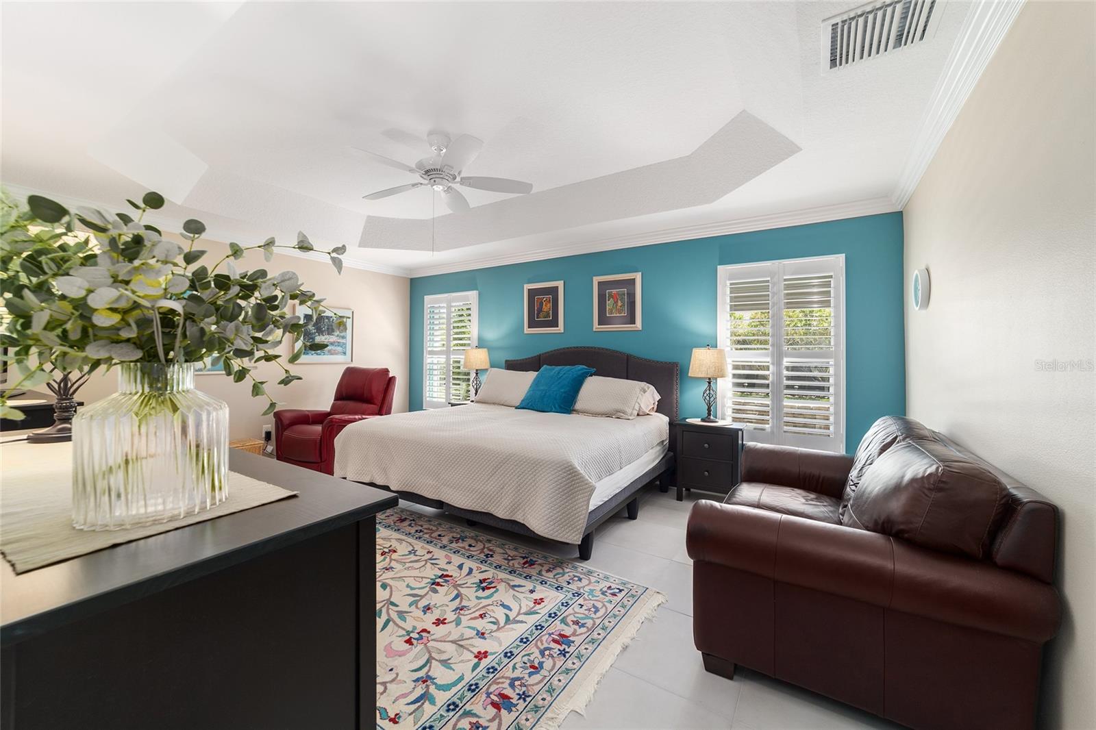 6083 DELPHINA LOOP