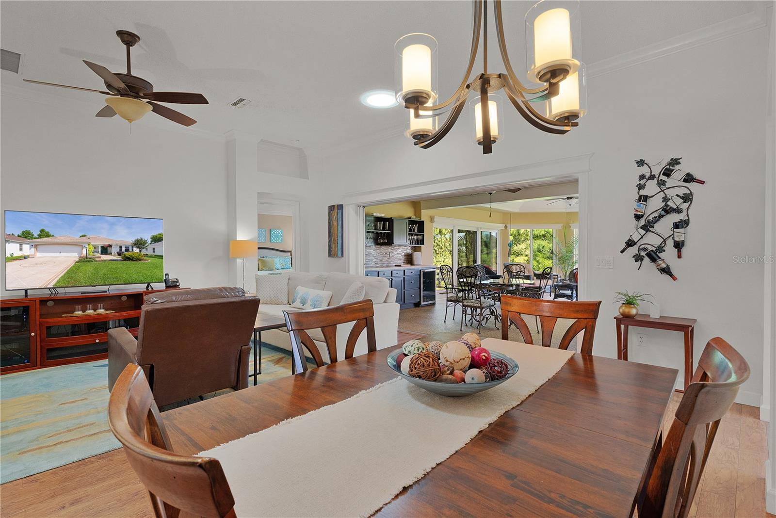 541 CARRERA DR