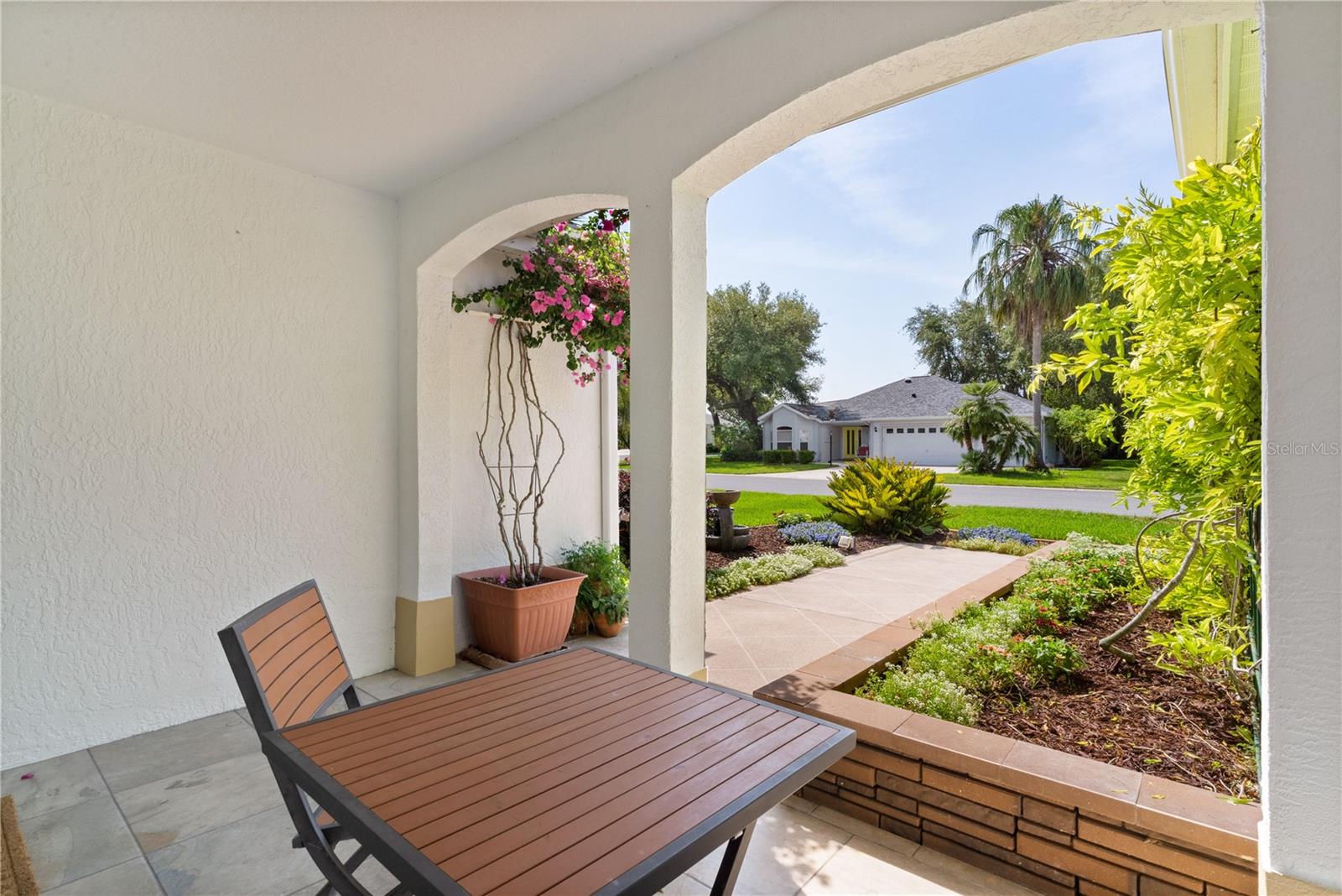 541 CARRERA DR