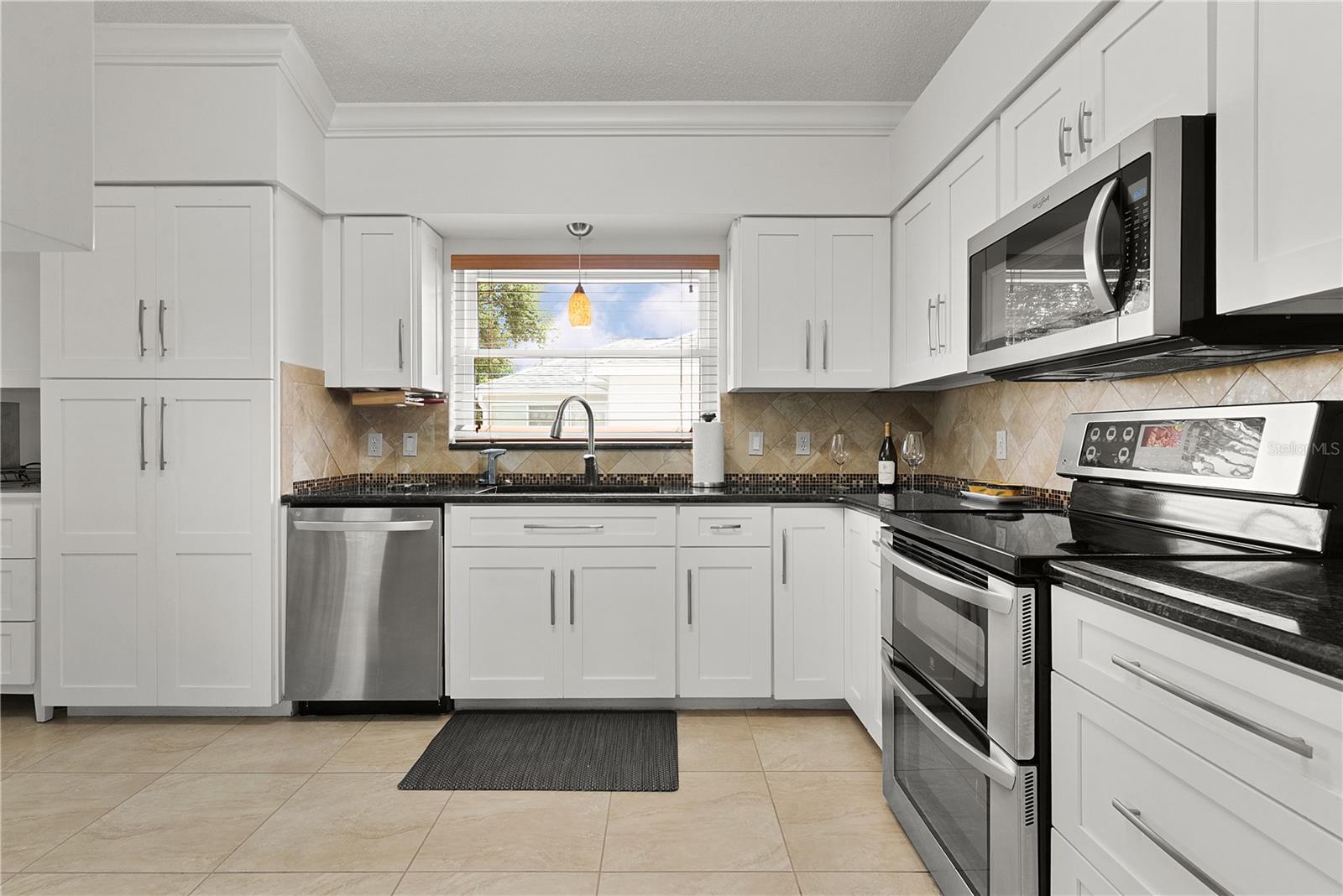 541 CARRERA DR