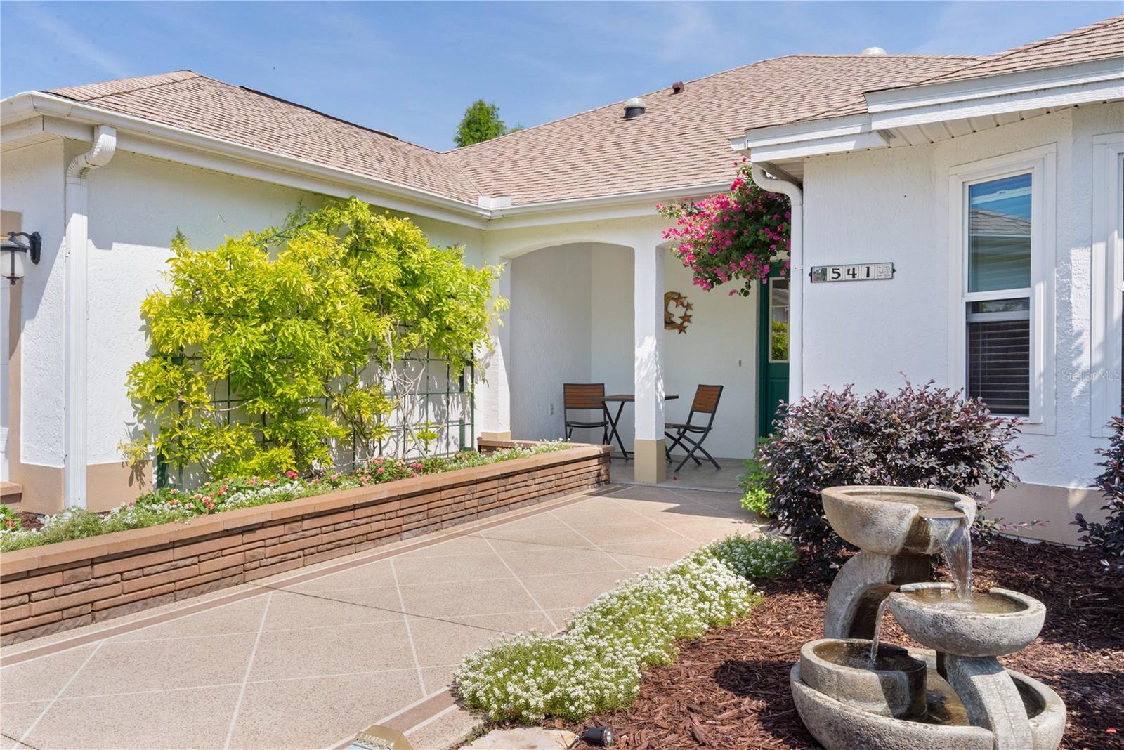 541 CARRERA DR