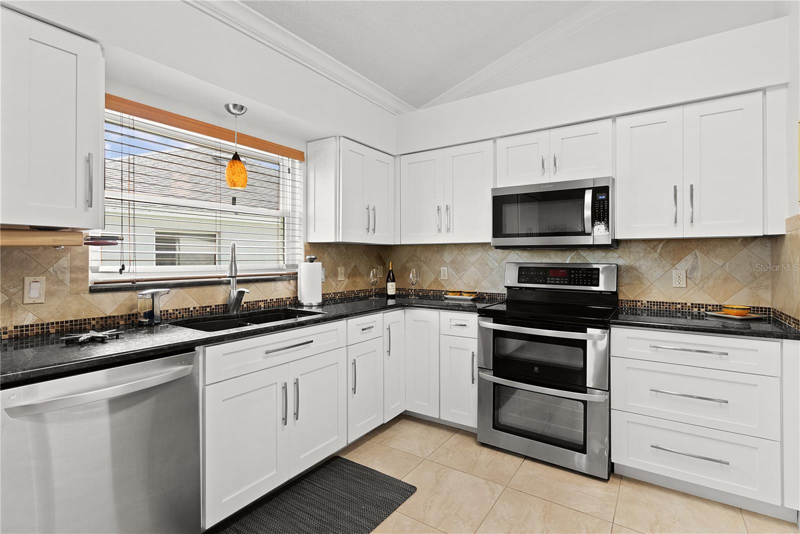 541 CARRERA DR