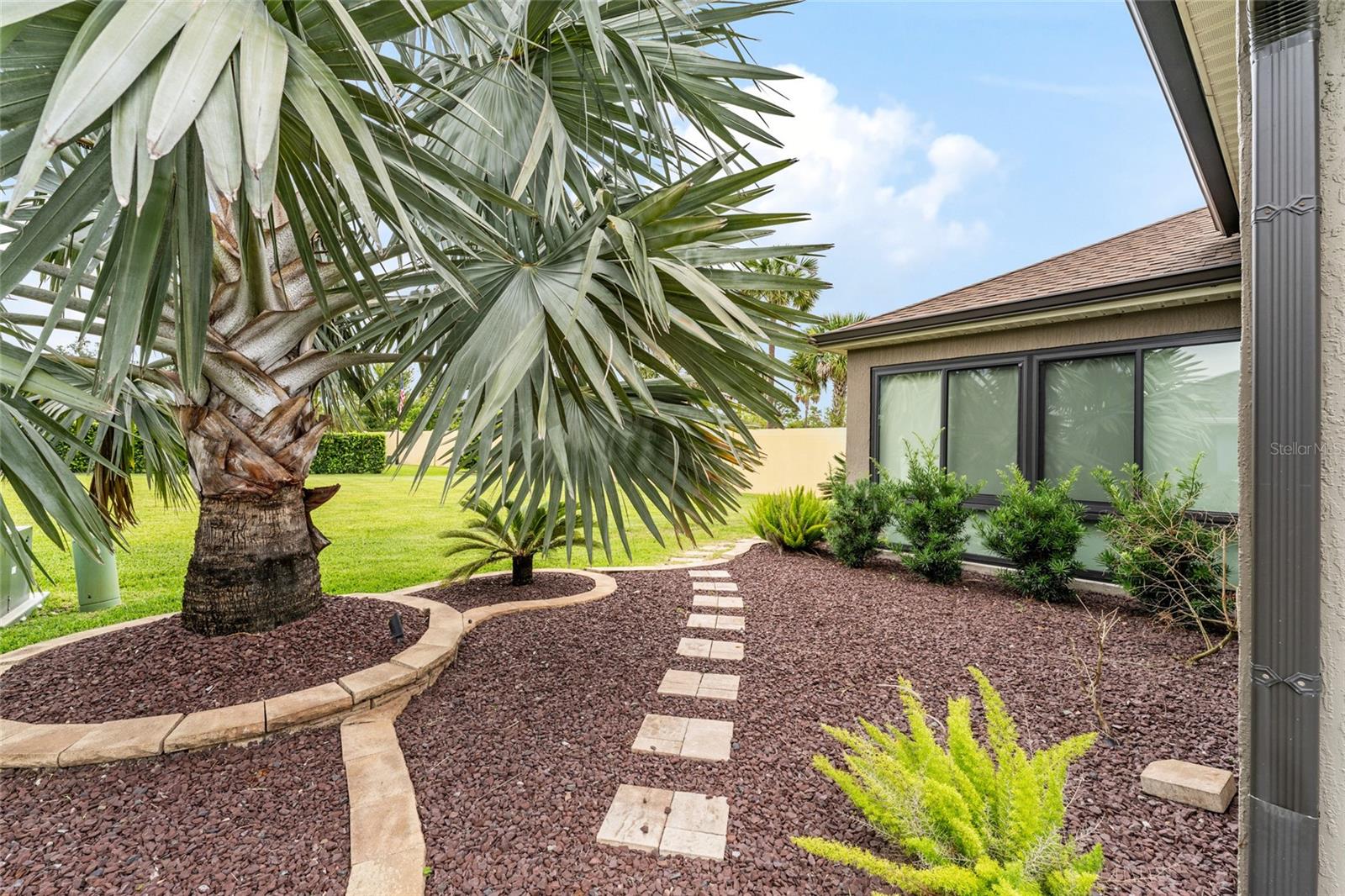 2585 CONSTANCE CT