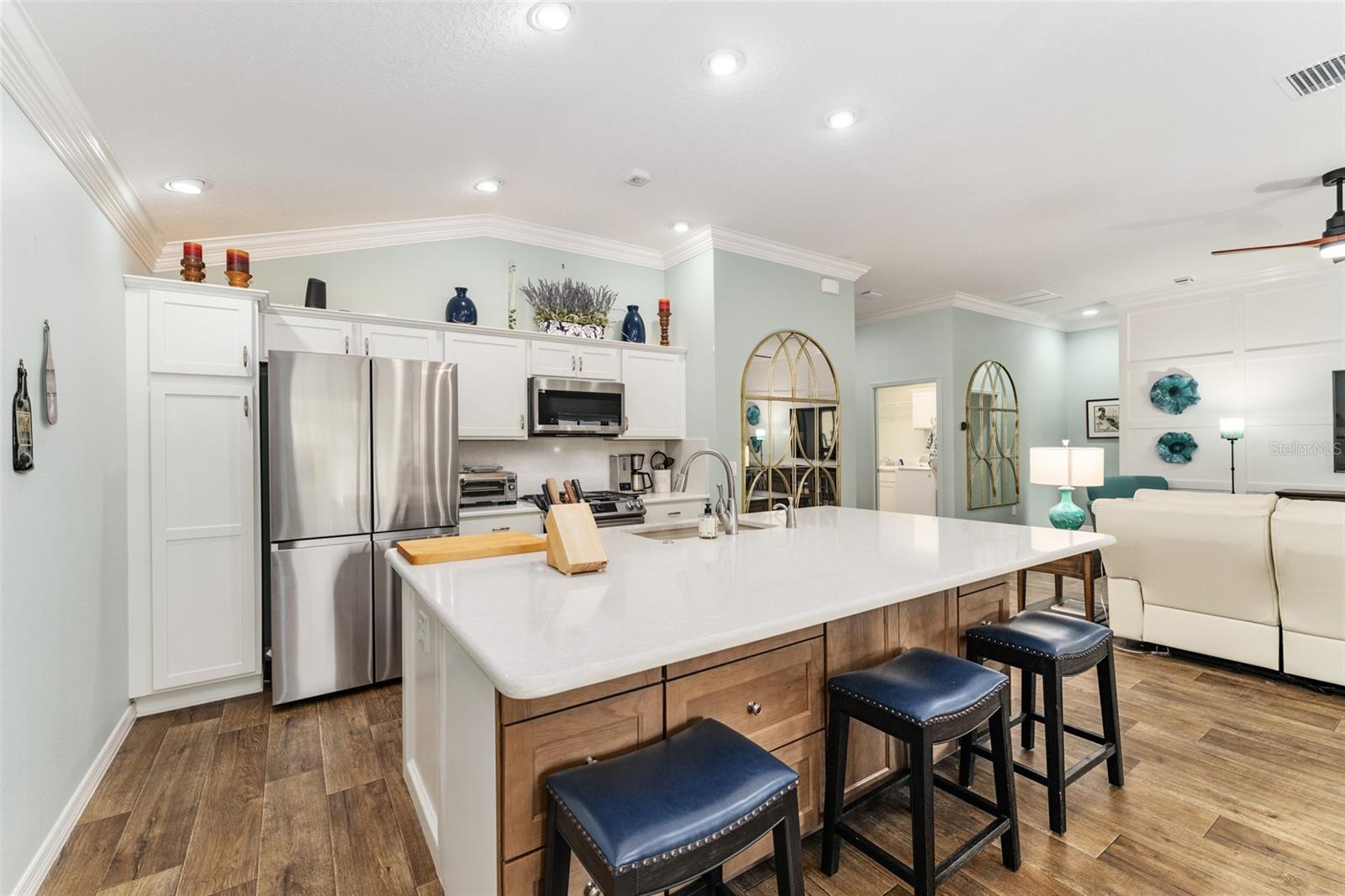 2585 CONSTANCE CT