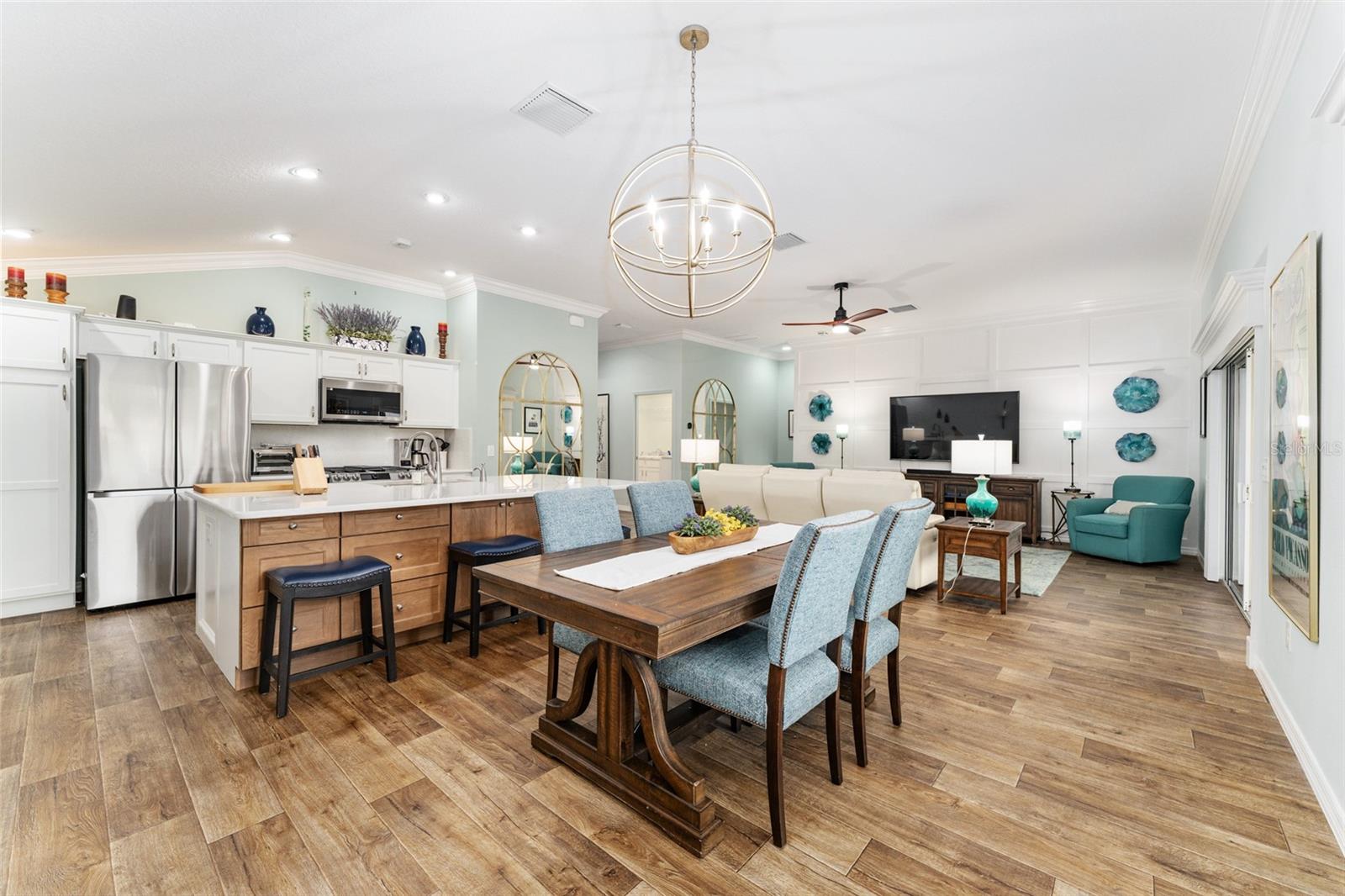 2585 CONSTANCE CT