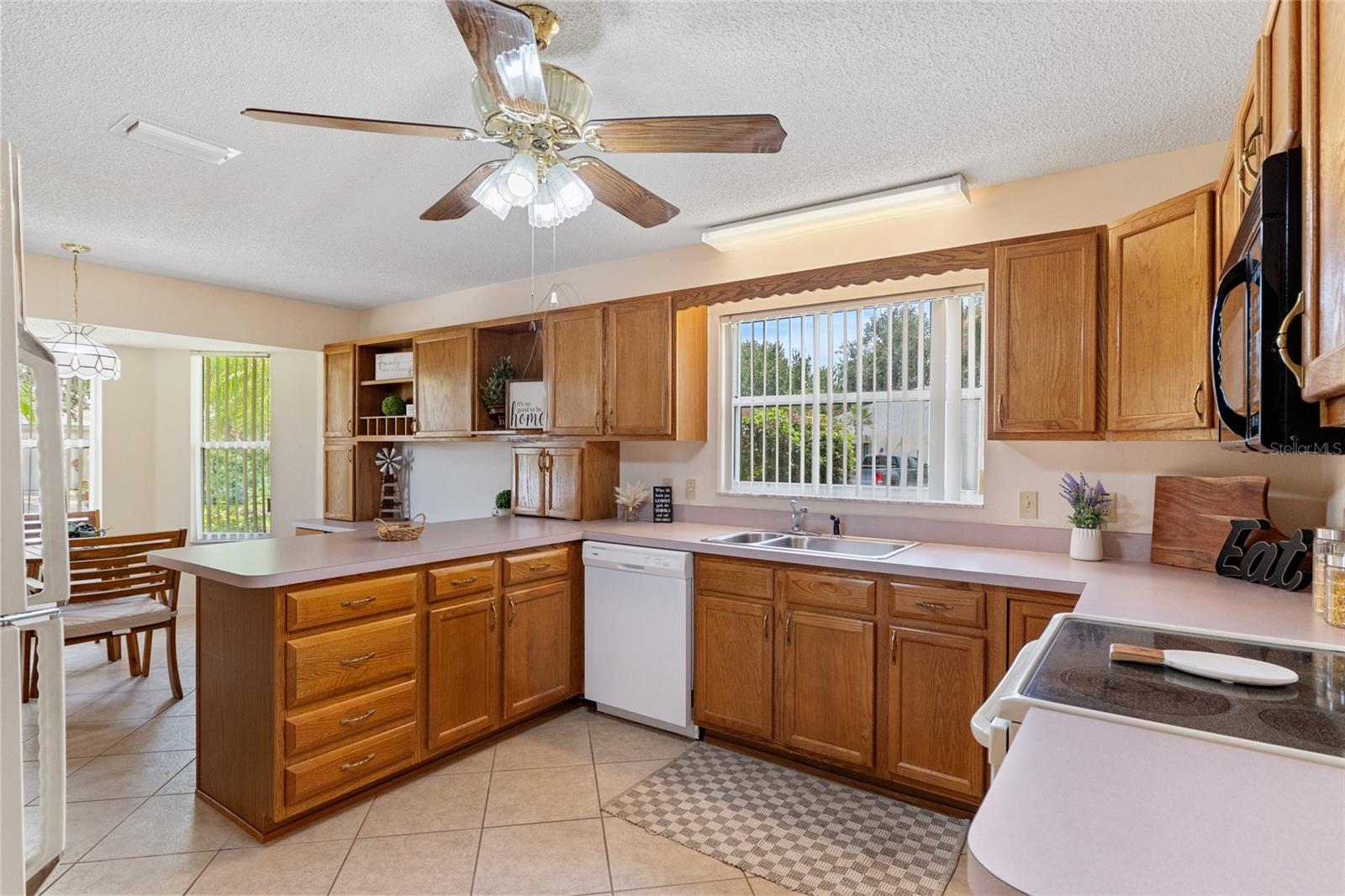 702 MELENDEZ WAY