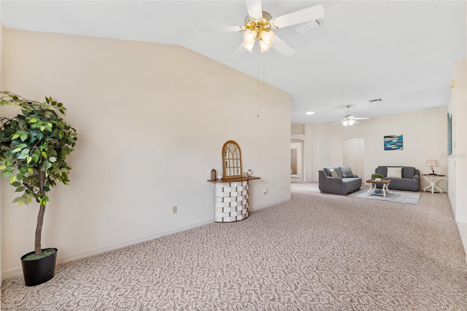 702 MELENDEZ WAY