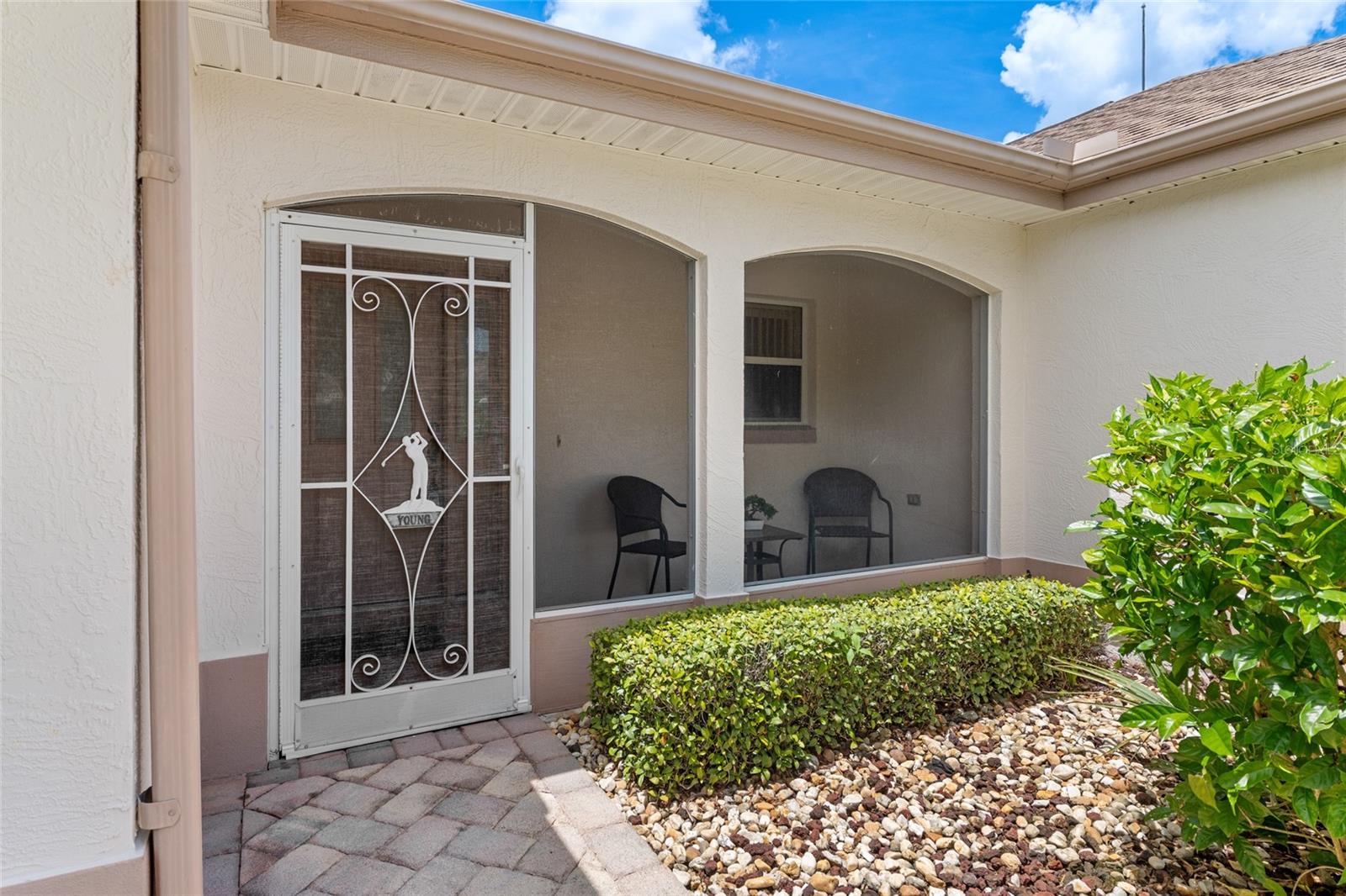 702 MELENDEZ WAY