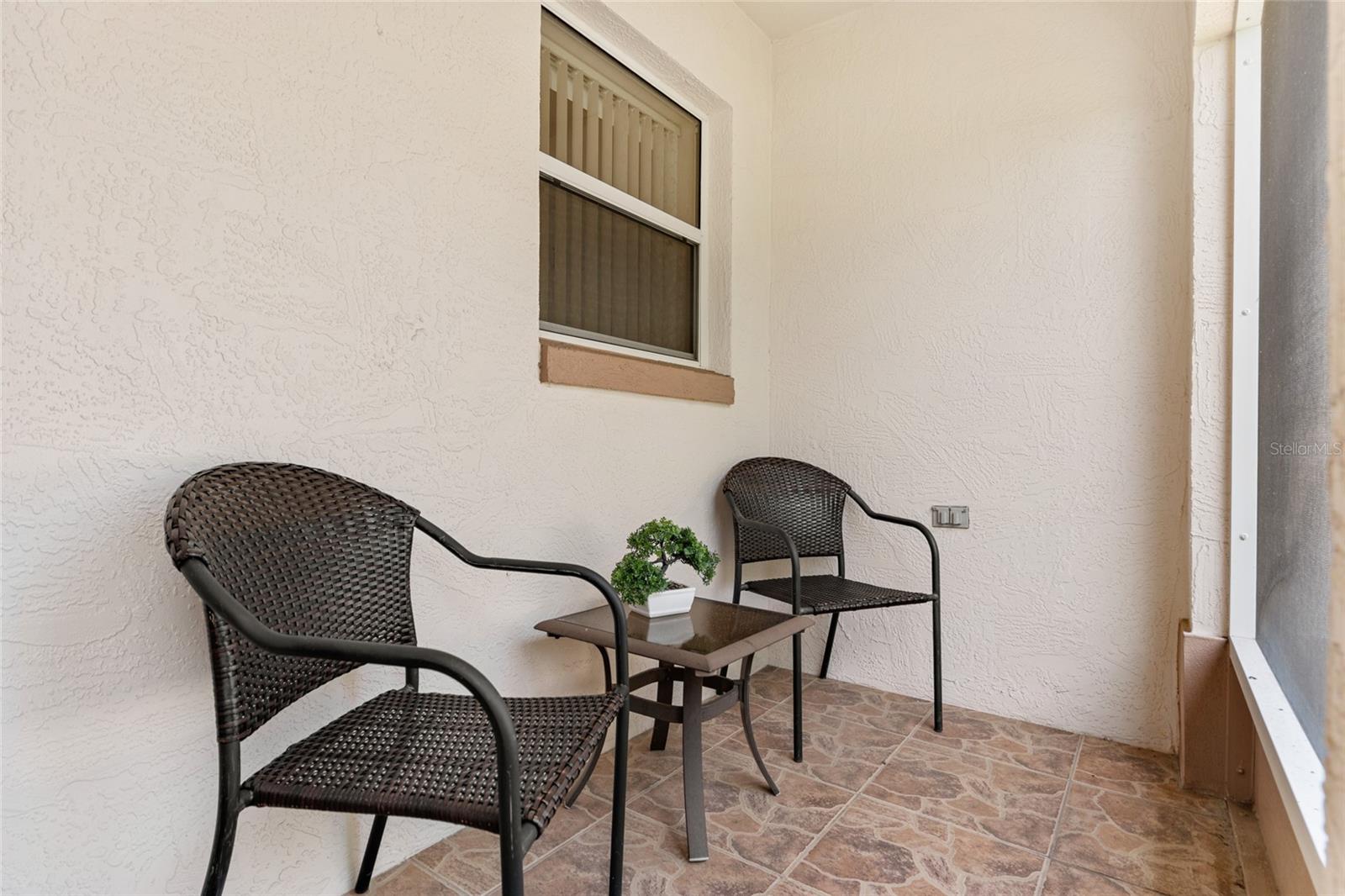 702 MELENDEZ WAY