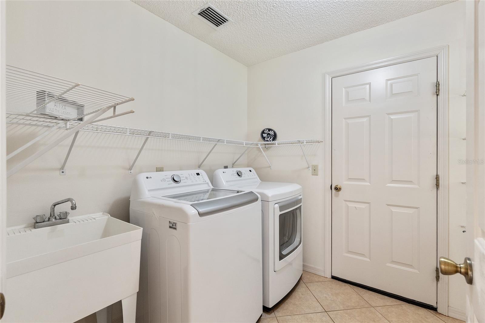 702 MELENDEZ WAY