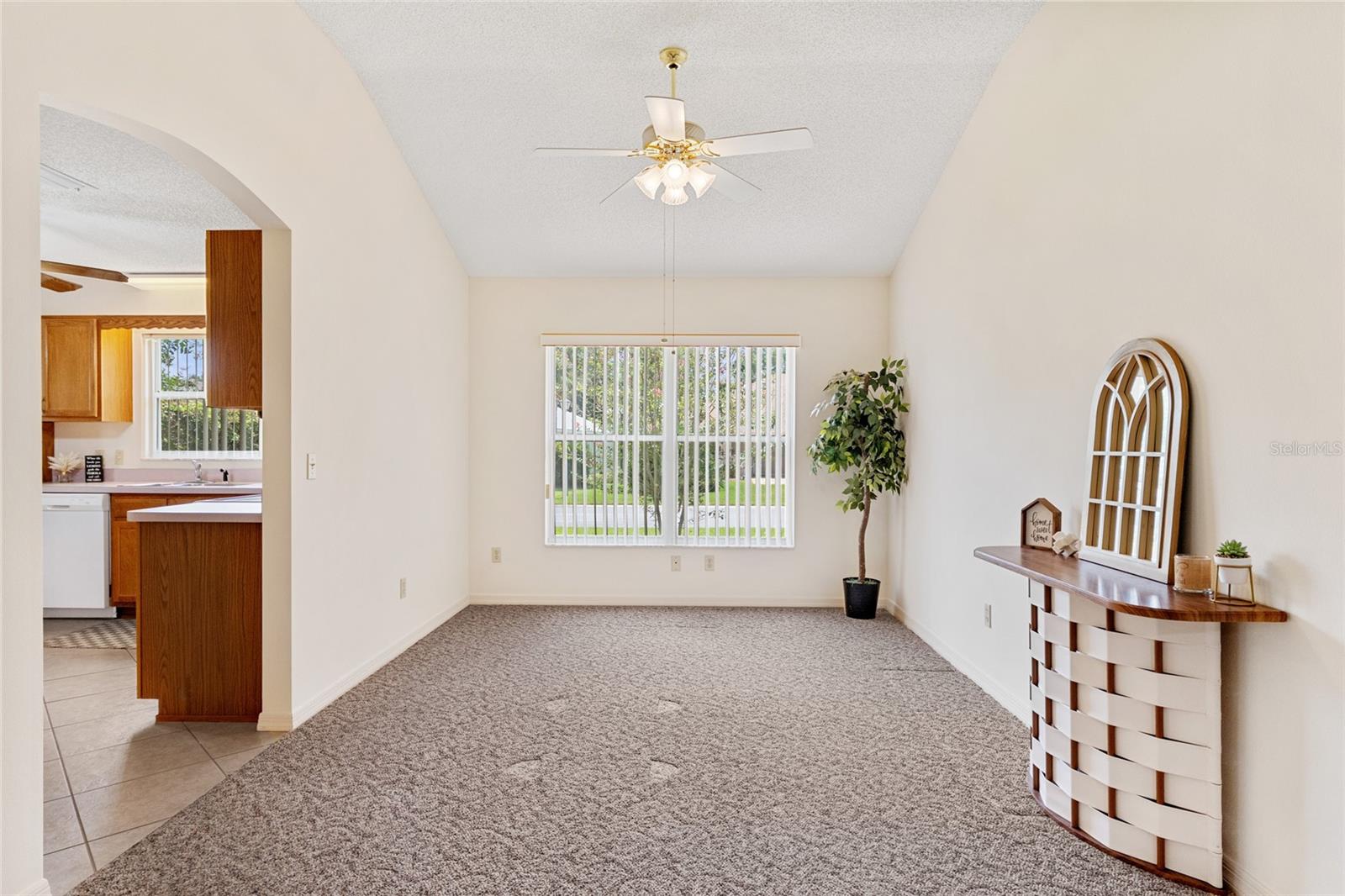 702 MELENDEZ WAY