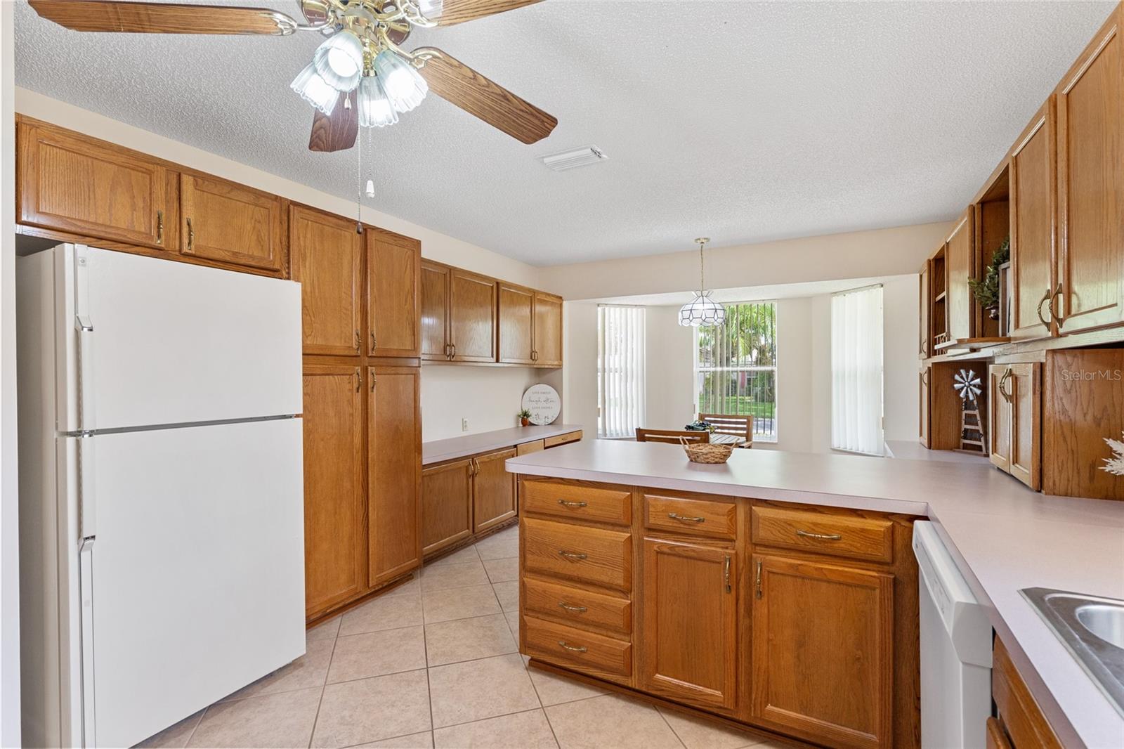 702 MELENDEZ WAY