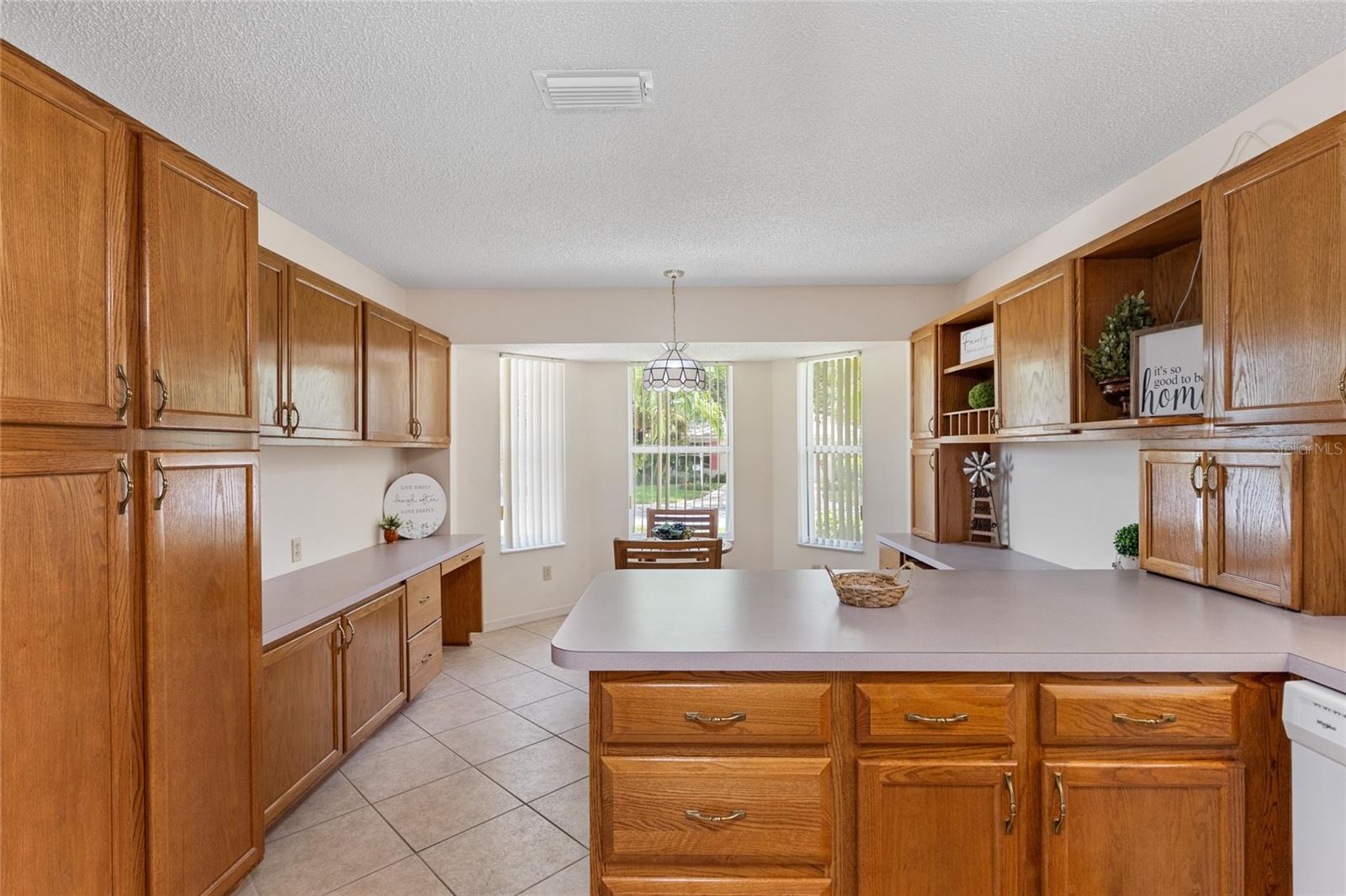 702 MELENDEZ WAY